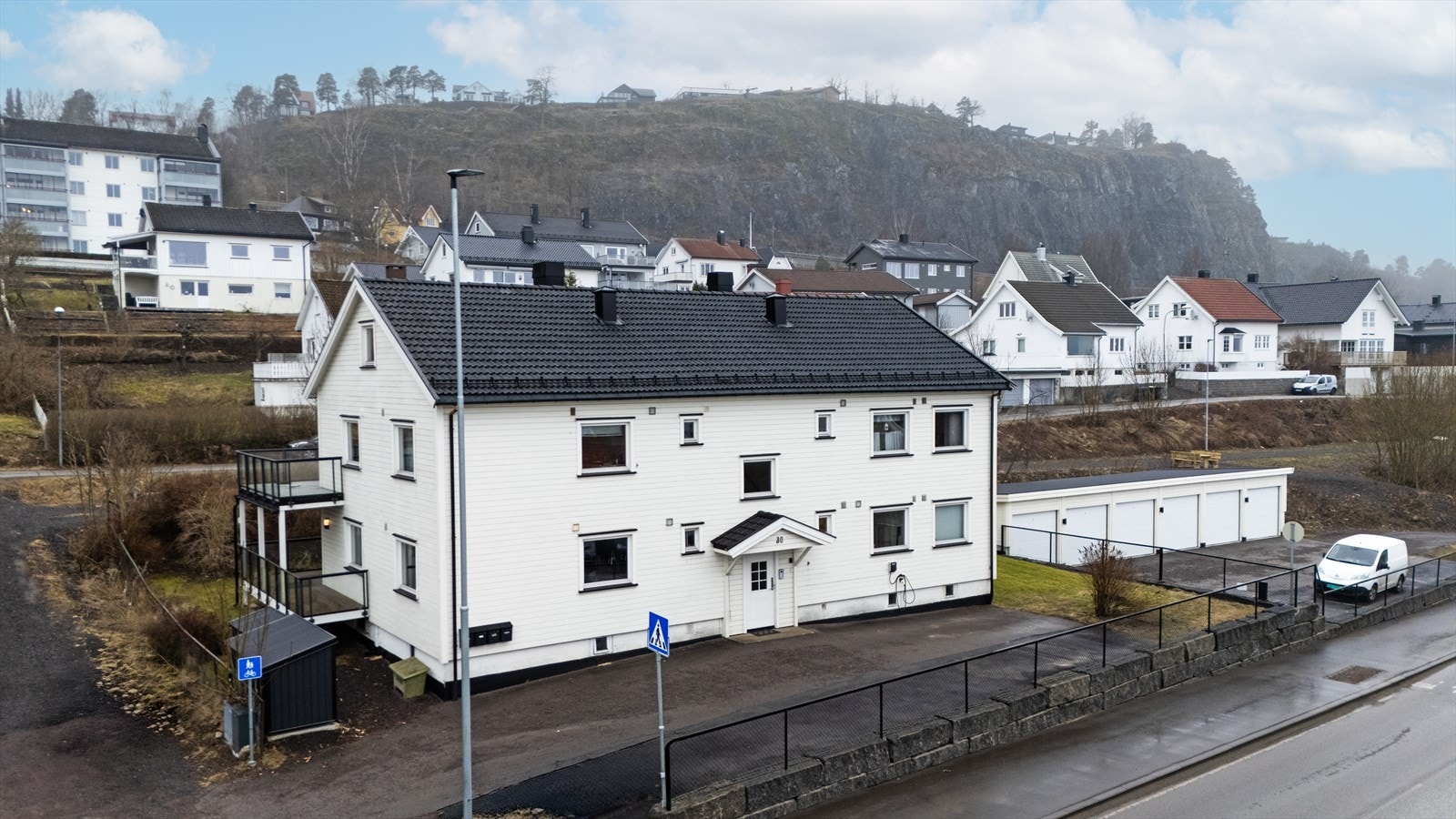 Fasade fra inngang Galleribilde