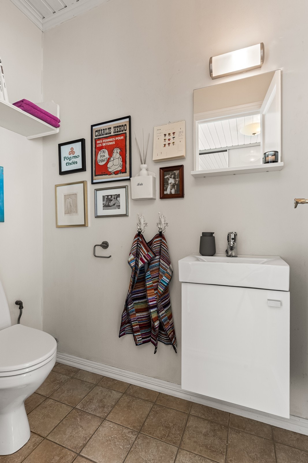 Gjestetoalett i tilknytning til entréen. Galleribilde