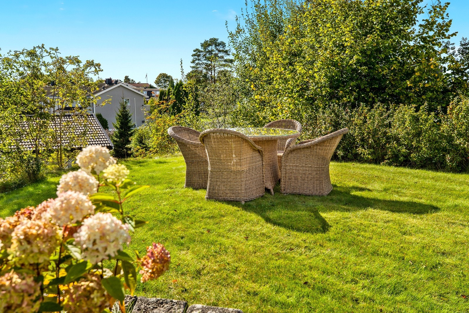 En fredelig og tilbaketrukket hage, skjermet for innsyn. Galleribilde