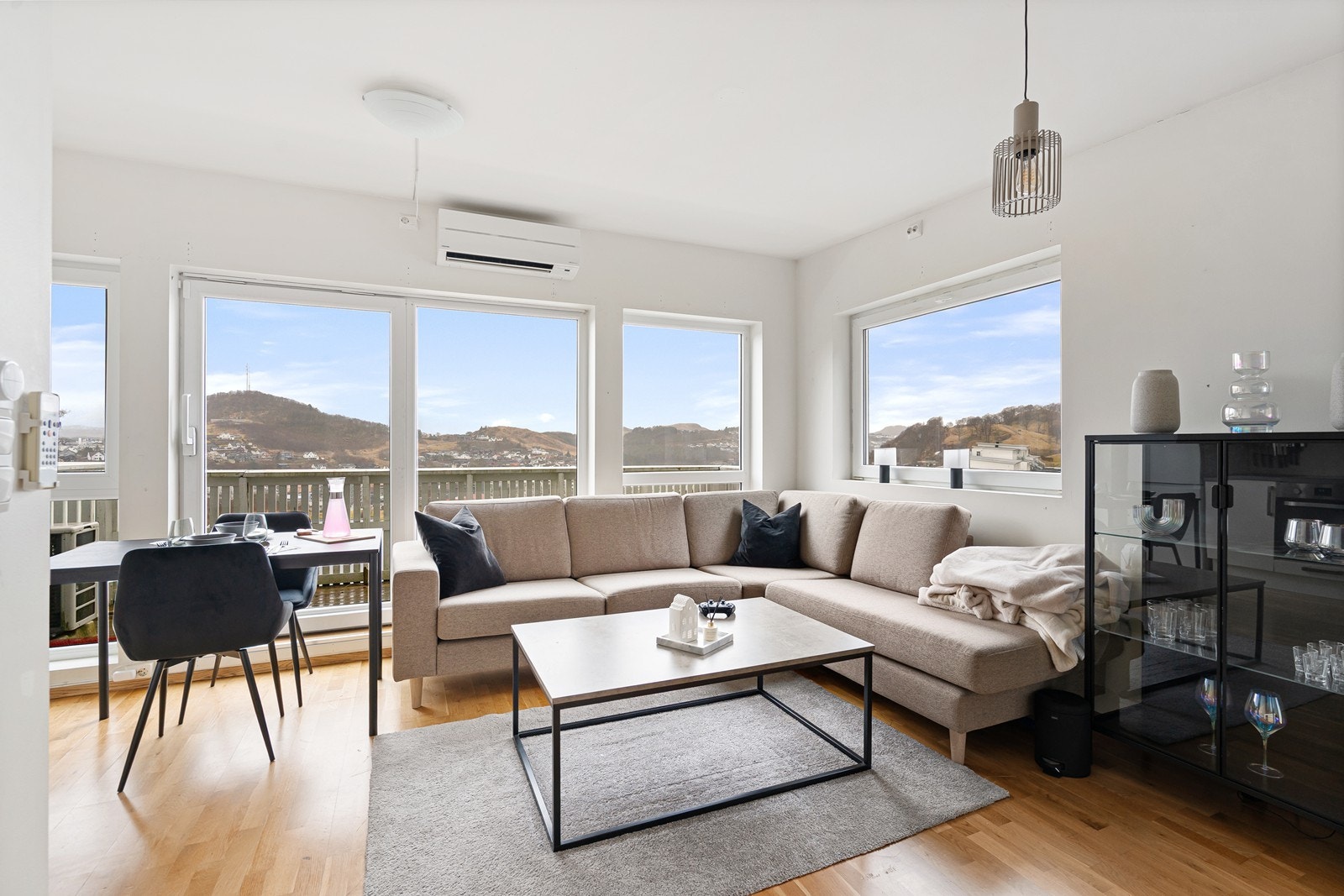 Leiligheten er både lys og trivelig. Galleribilde