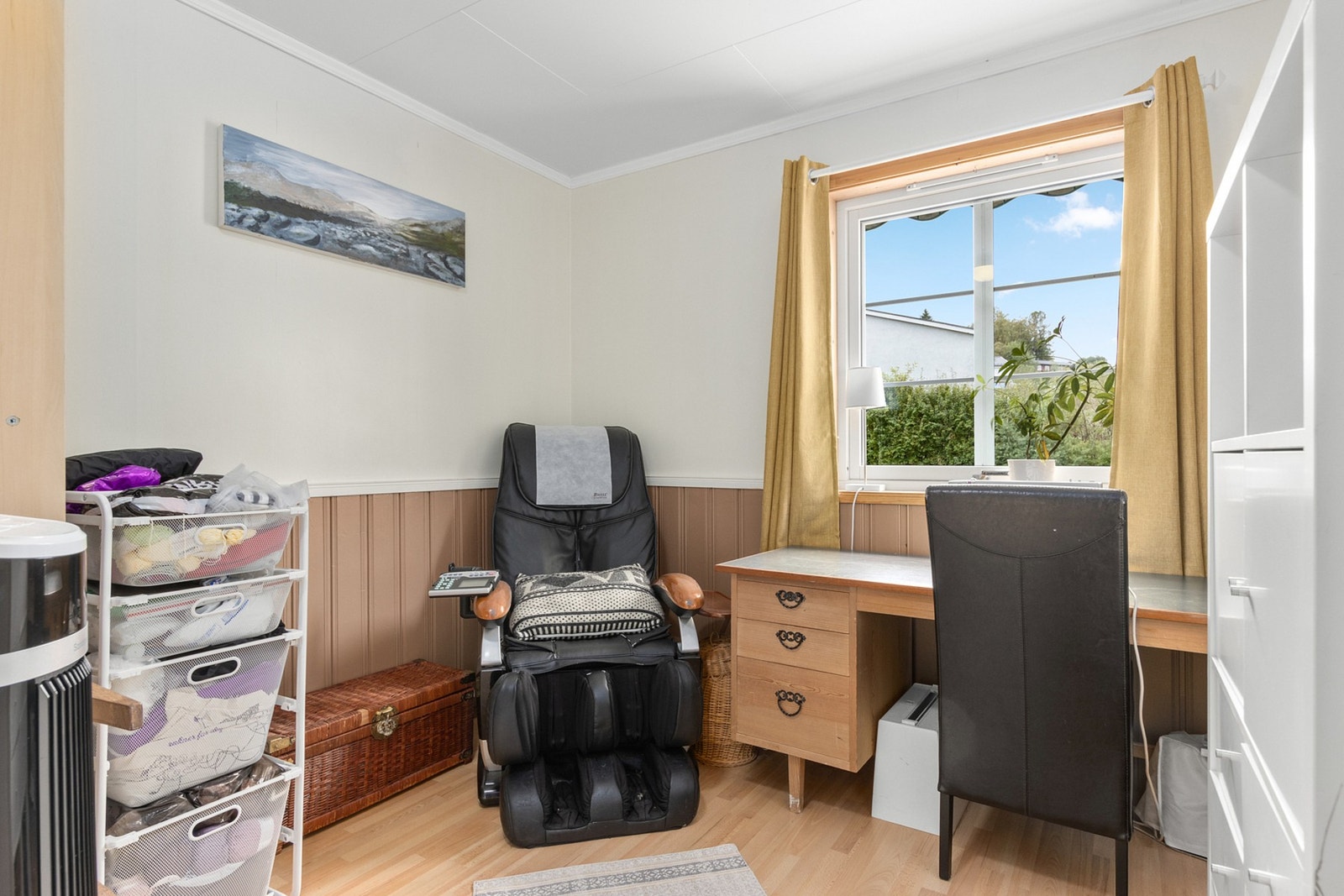 Praktisk kontor i 1.etasje. Galleribilde