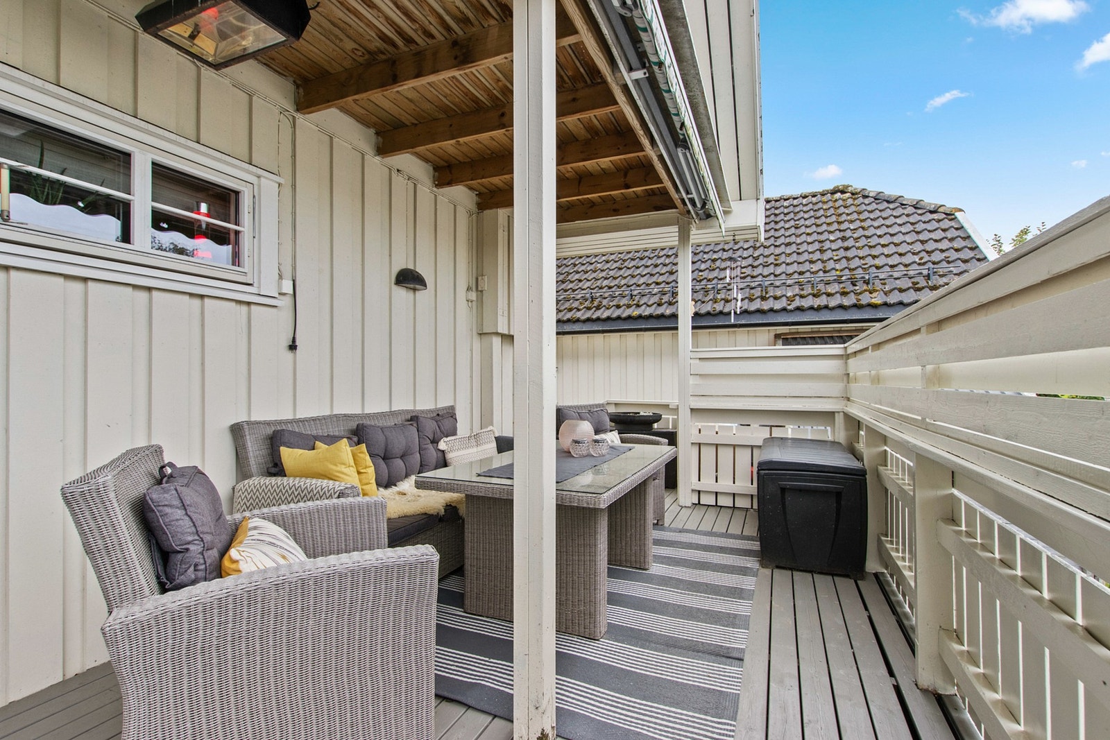 Fra stuen har man enkel adkomst til veranda. Galleribilde