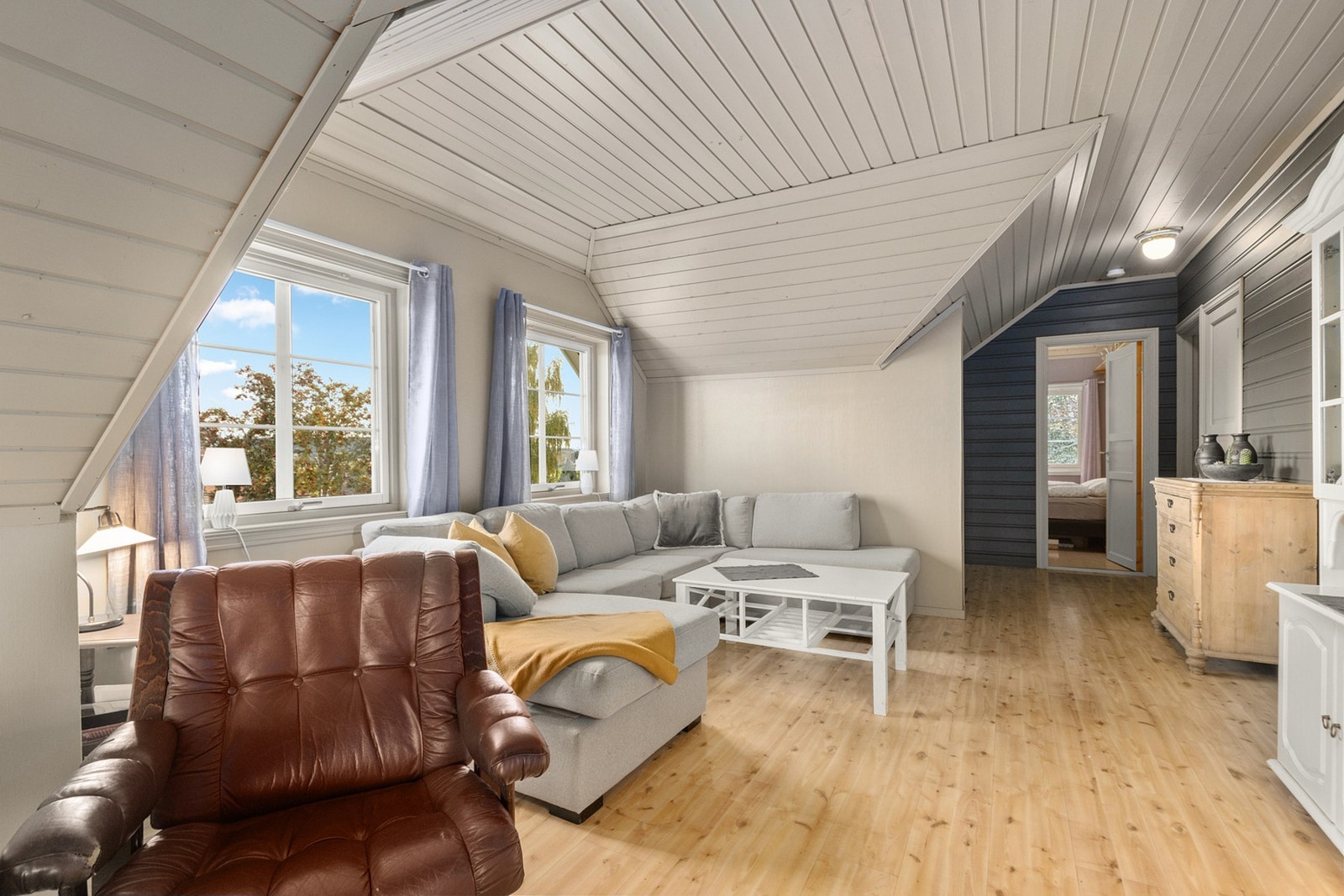 Stiem i 2 etasje har god plass til sofagruppe. Galleribilde