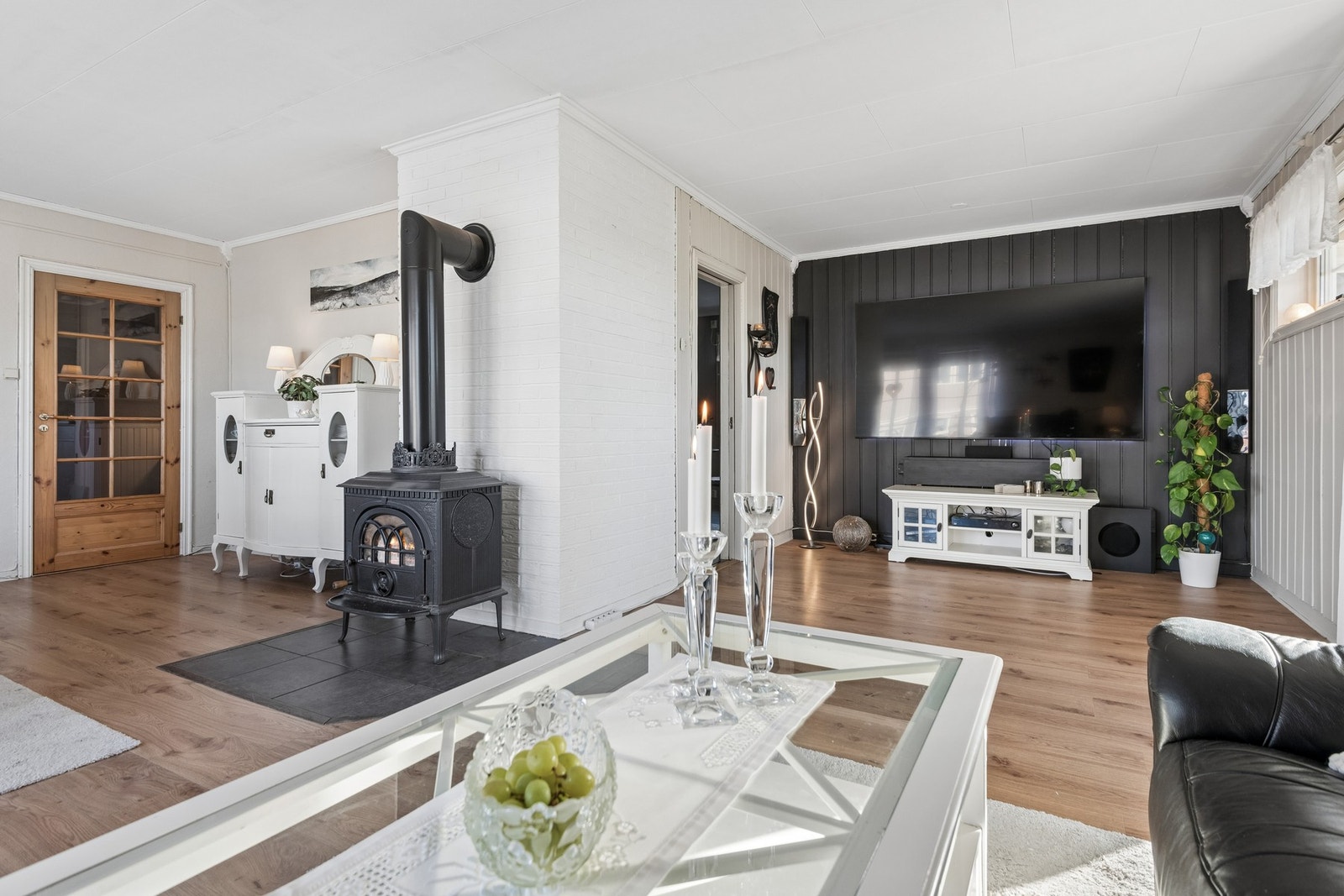 Stuen har god plass til møblering. Galleribilde