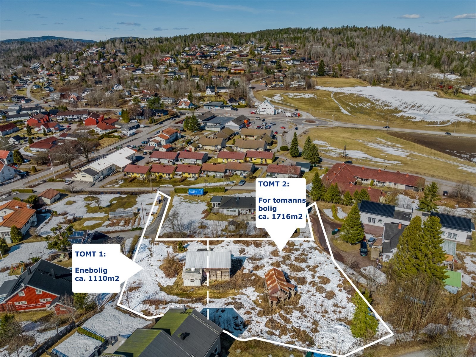 Meget sentralt med gangavstand til skole, barnehage og butikk. 5. minutter til påkjøring E-18. Galleribilde
