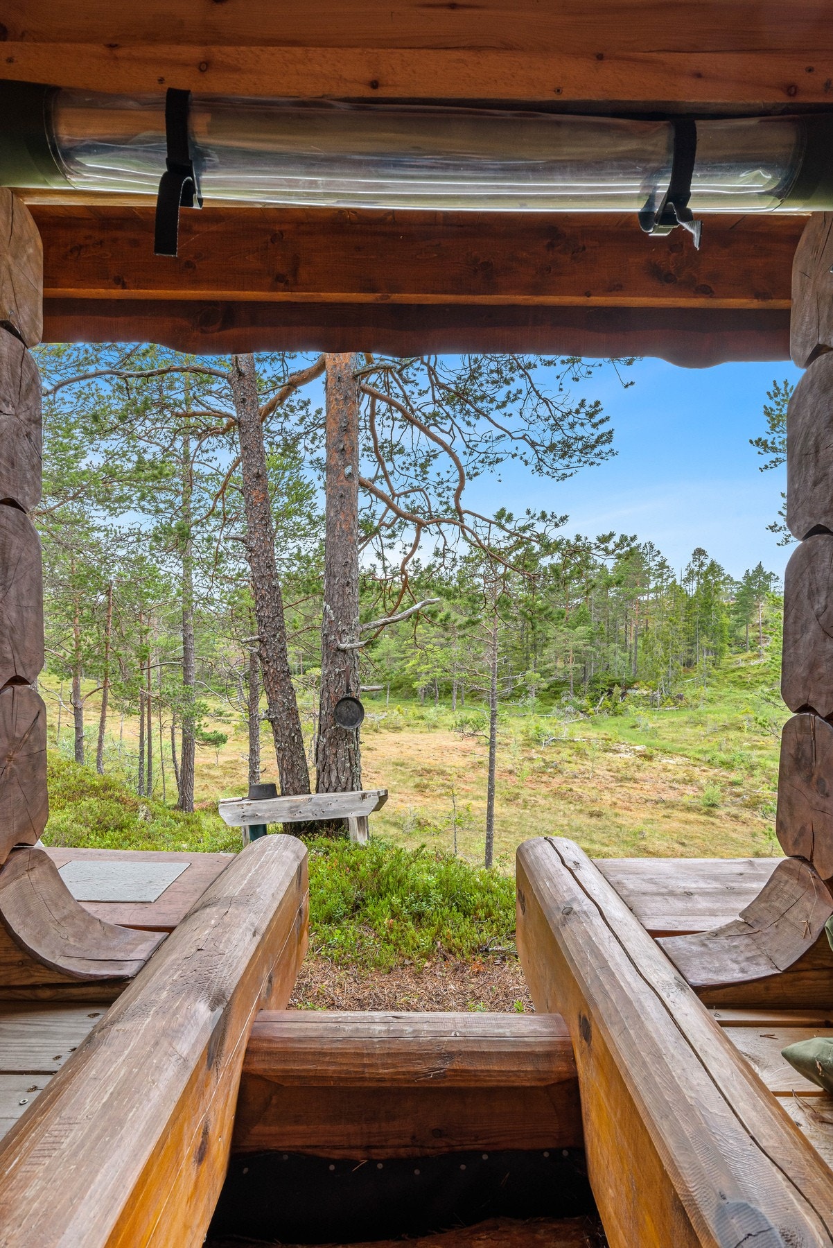 Gapahukene har varierende alder, den nyeste opplyses å være ca 10 år. Størrelse opplyses å være på ca 6 m² Galleribilde