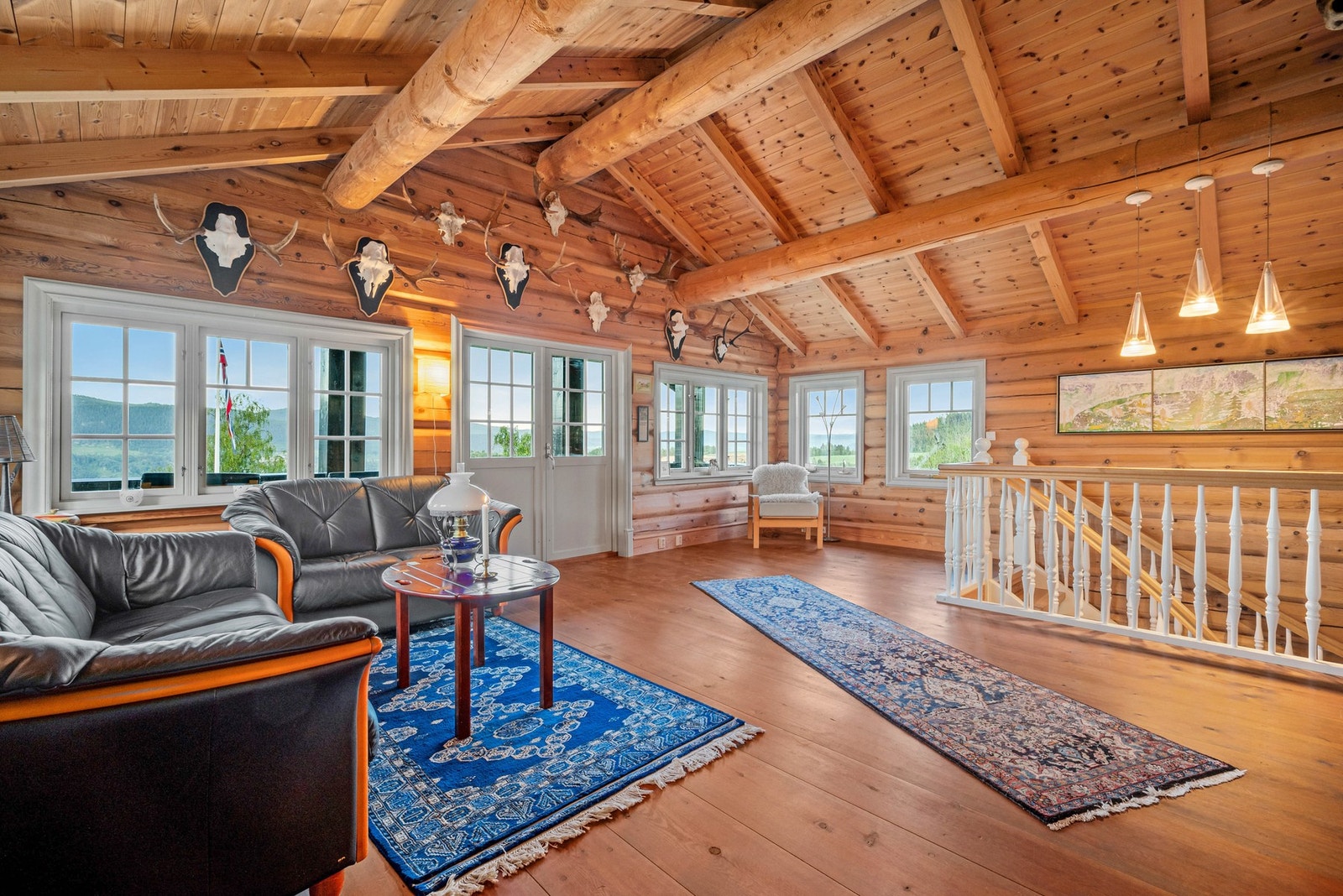 Loftstue med utgang til veranda og fantastisk utsikt Galleribilde