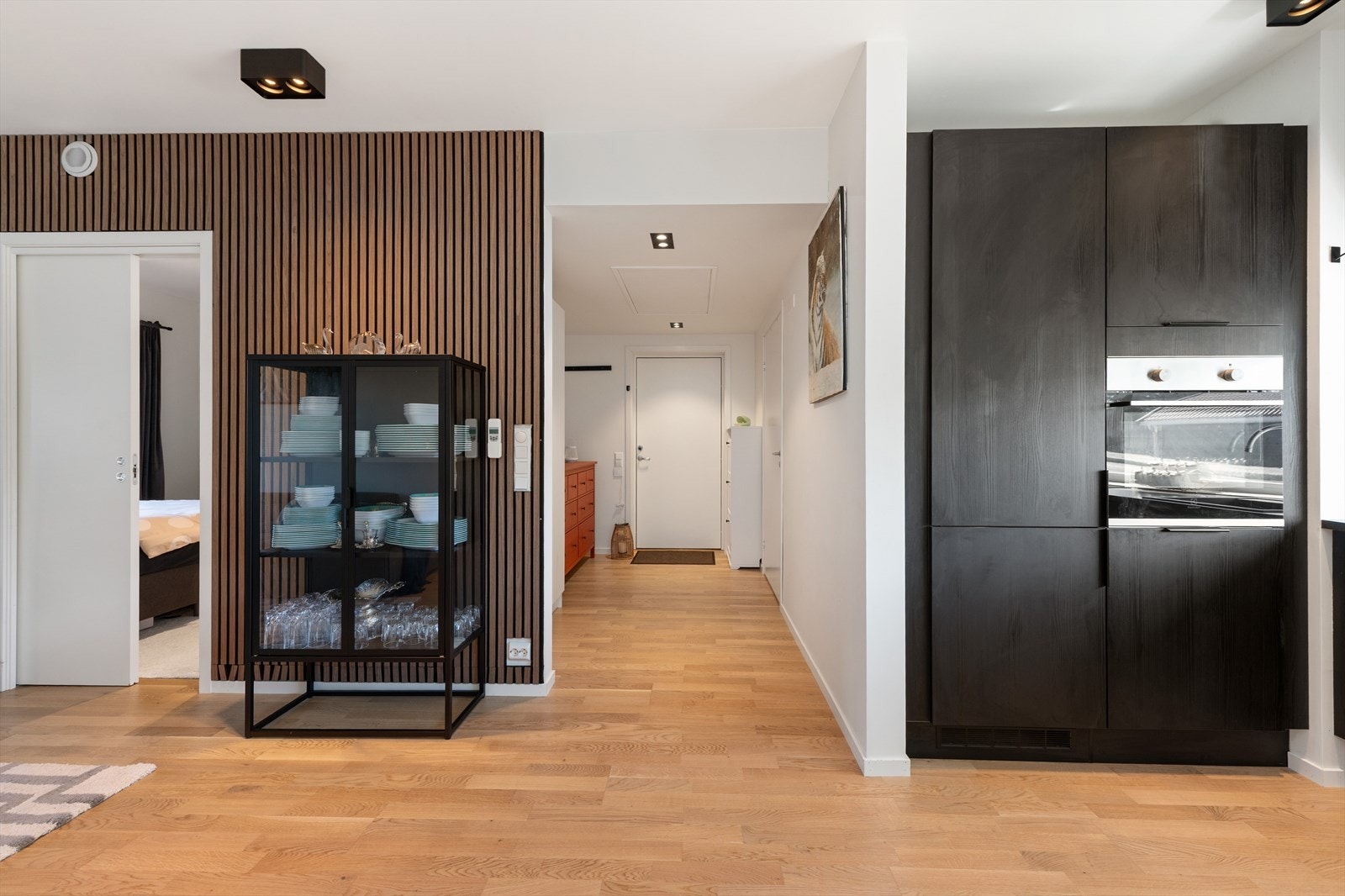 Lys og moderne leilighet med fine materialvalg og påkostninger Galleribilde