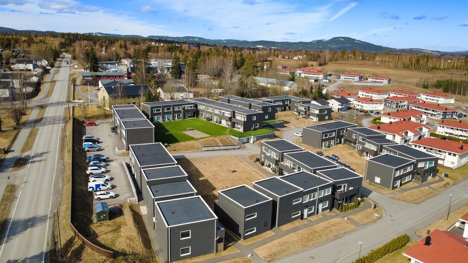 Umiddelbar nærhet til bussholdeplass og kort vei til togstasjon (Dal Stasjon eller Eidsvoll Verk Stasjon) Galleribilde