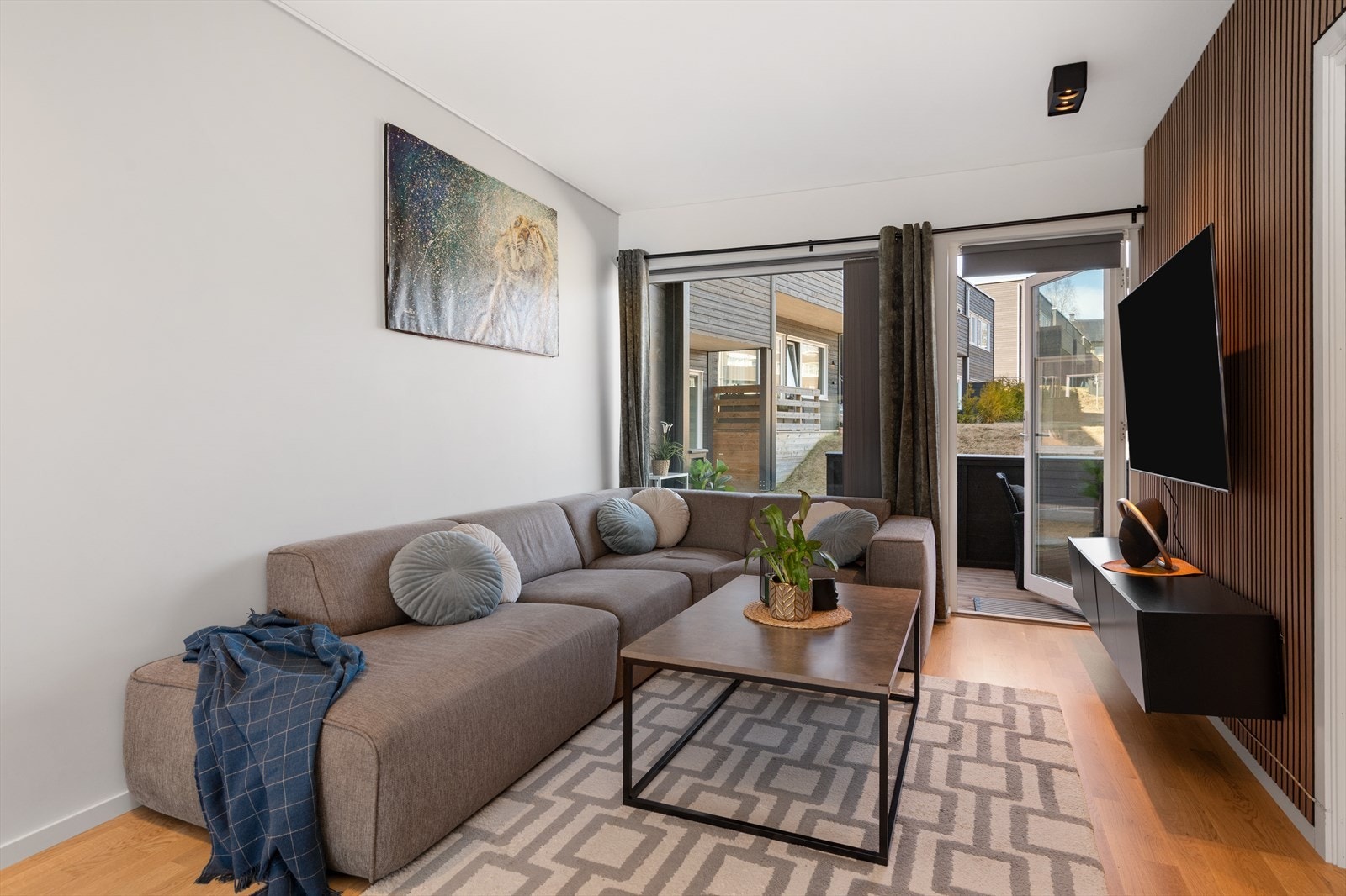 Stue med utgang til vestvendt terrasse Galleribilde