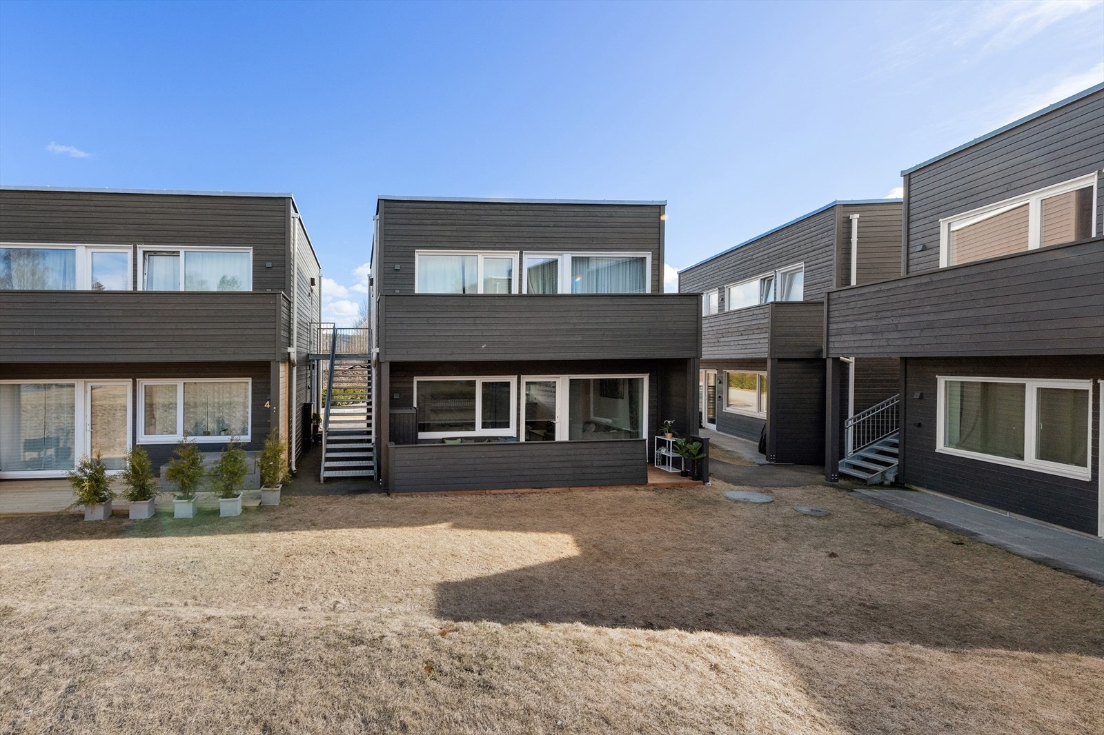 Terrasse med utgang til store og fine fellesområder til sameiet Galleribilde