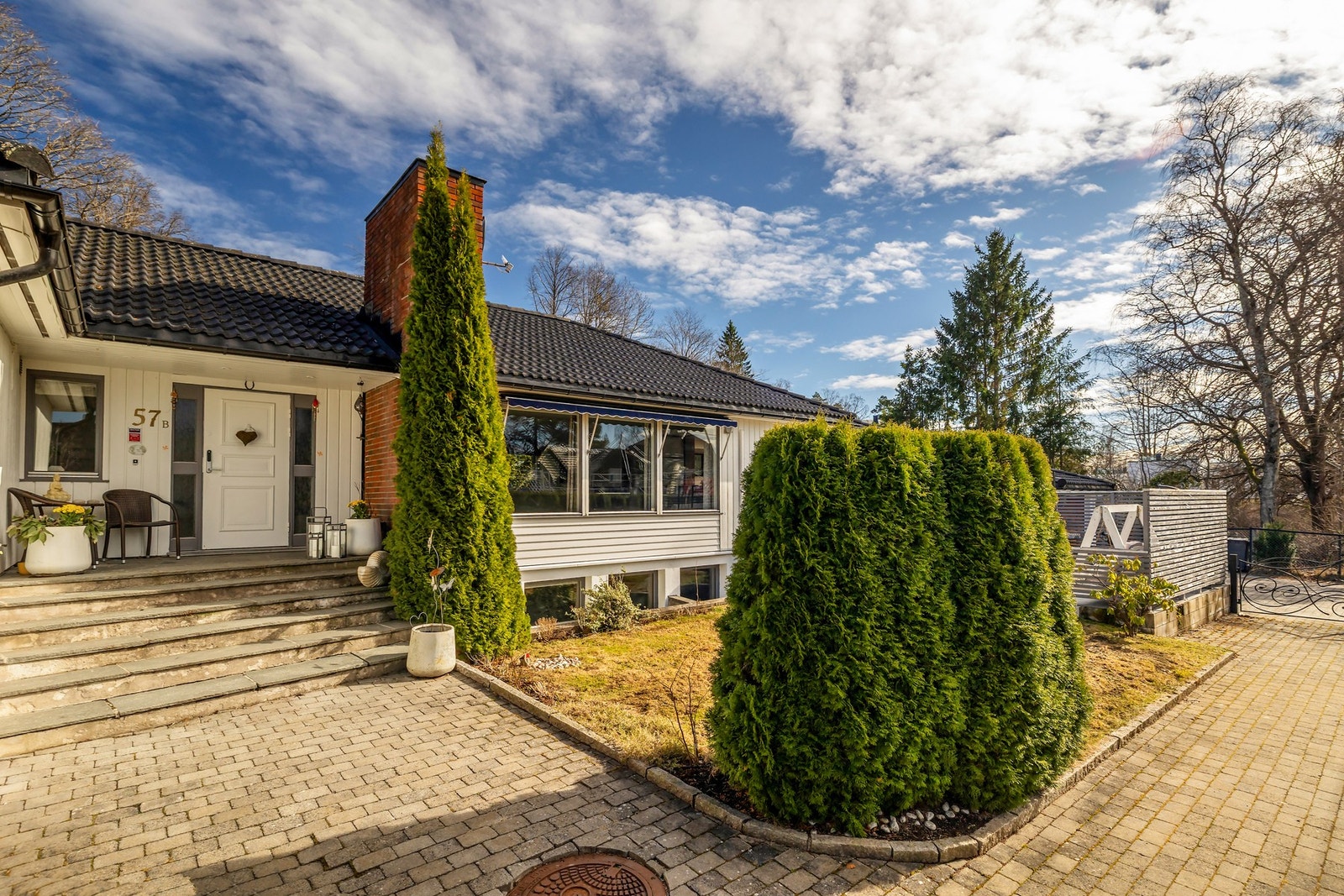 Svært innbydende enebolig med attraktiv og tilbaketrukket beliggenhet på Slemdal Galleribilde