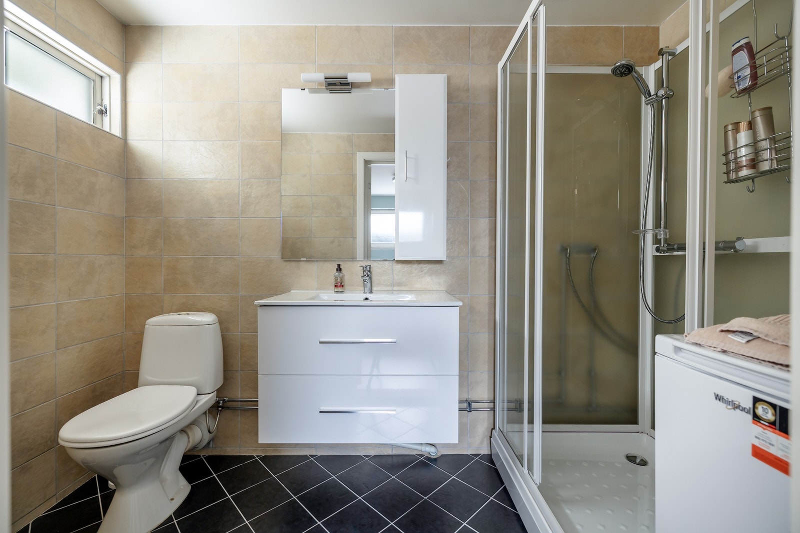 Hver enhet er innredet med egen entré, åpen kjøkken/stue løsning, soverom og bad Galleribilde