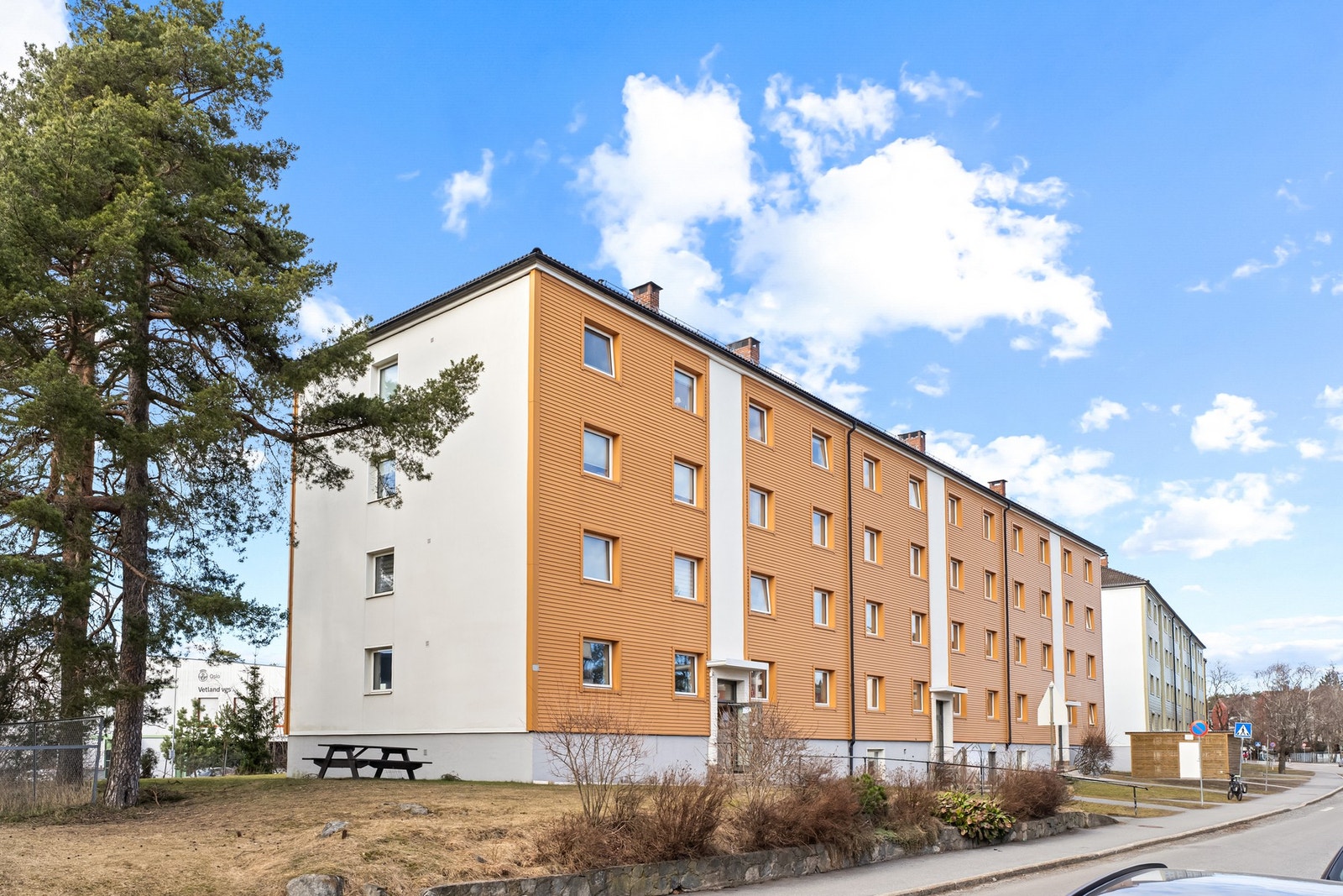 Leiligheten har en fin og attraktiv plassering i rolig, og barnevennlige omgivelser. Galleribilde