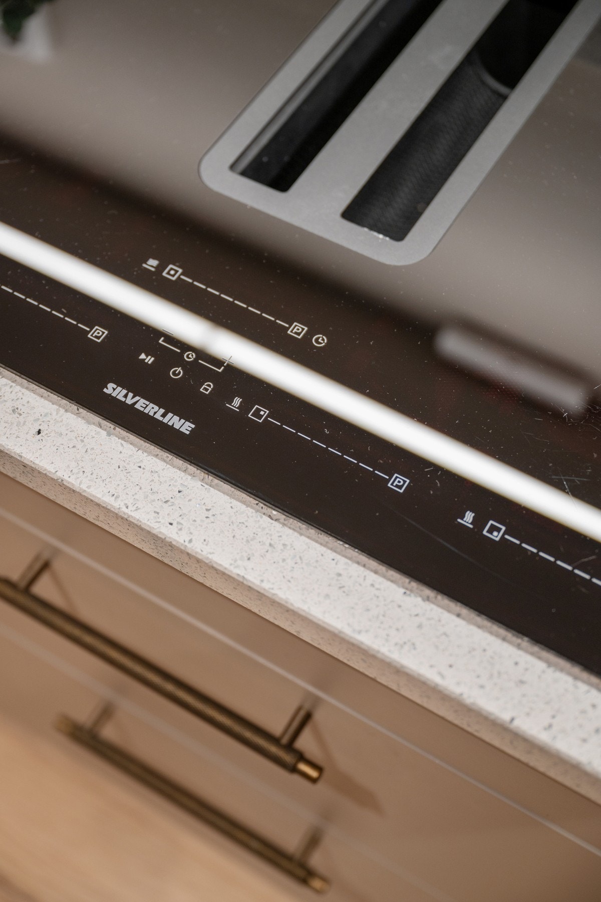 Integrert ventilasjon i platetopp gir et rent uttrykk. Galleribilde