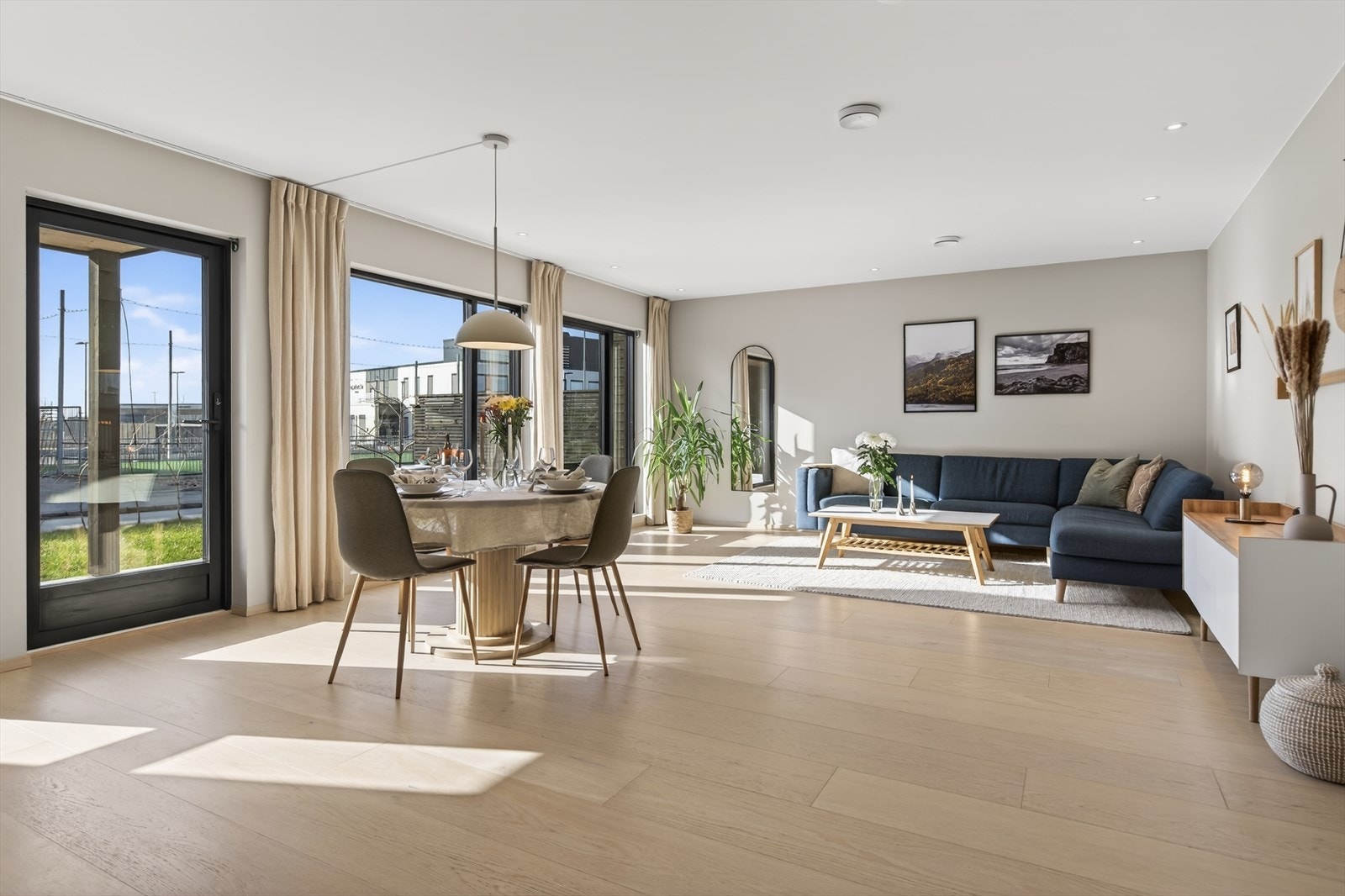 En lekker og moderne enebolig fra 2023, med et internt bruksareal på 148m² - Velkommen til familievennlige Norheim! Galleribilde