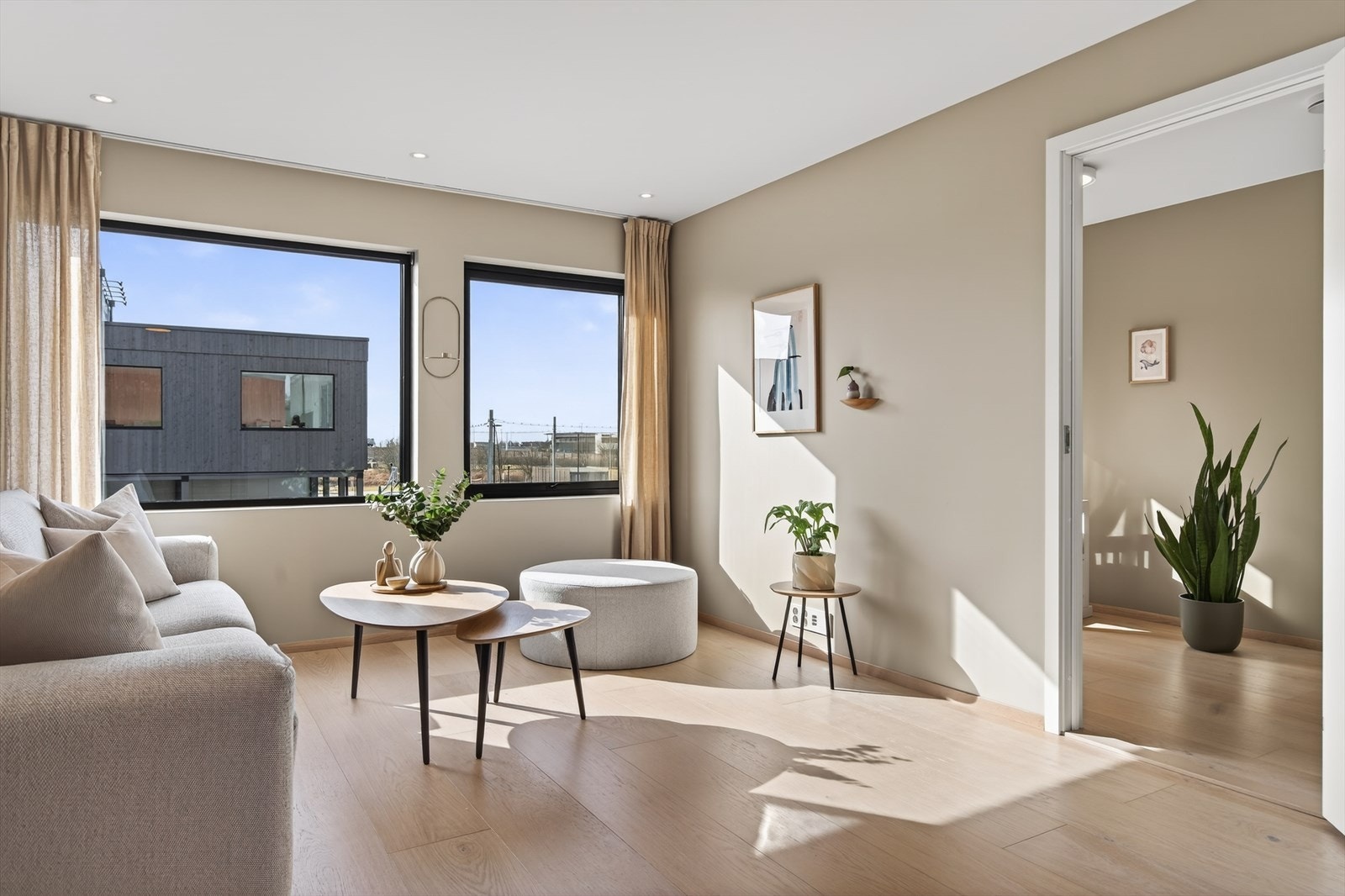 Flotte farge- og materialvalg gjennomgående i hele boligen. Galleribilde