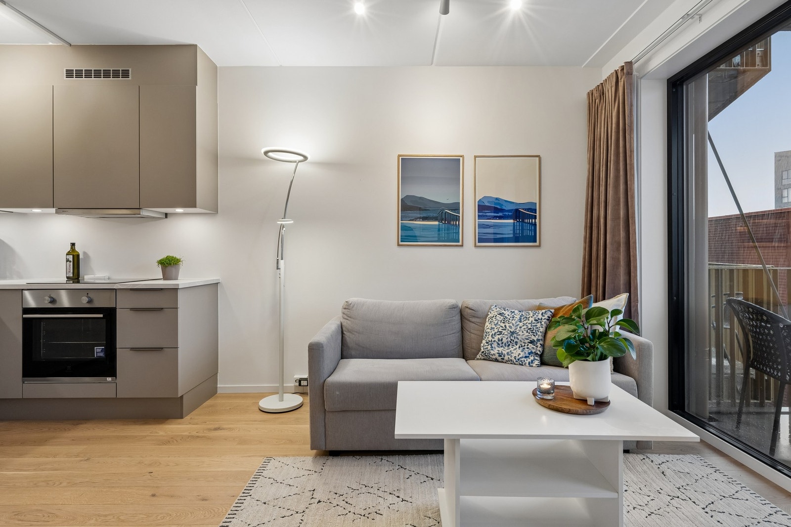 En stue, som oppleves både praktisk og innbydende - og som enkelt kan tilpasses din egen stil. Galleribilde