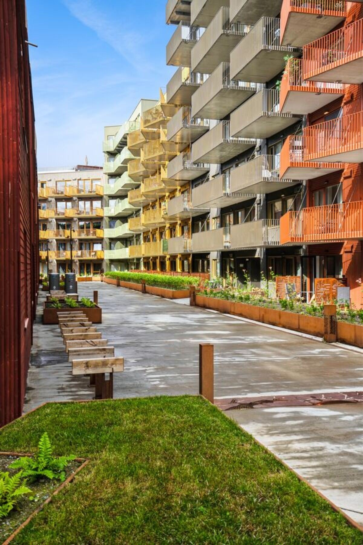 Bydelen er solrik og tilbyr flere flotte utesoner som innbyr til både avslapping, aktivitet og sosiale sammenkomster. Galleribilde