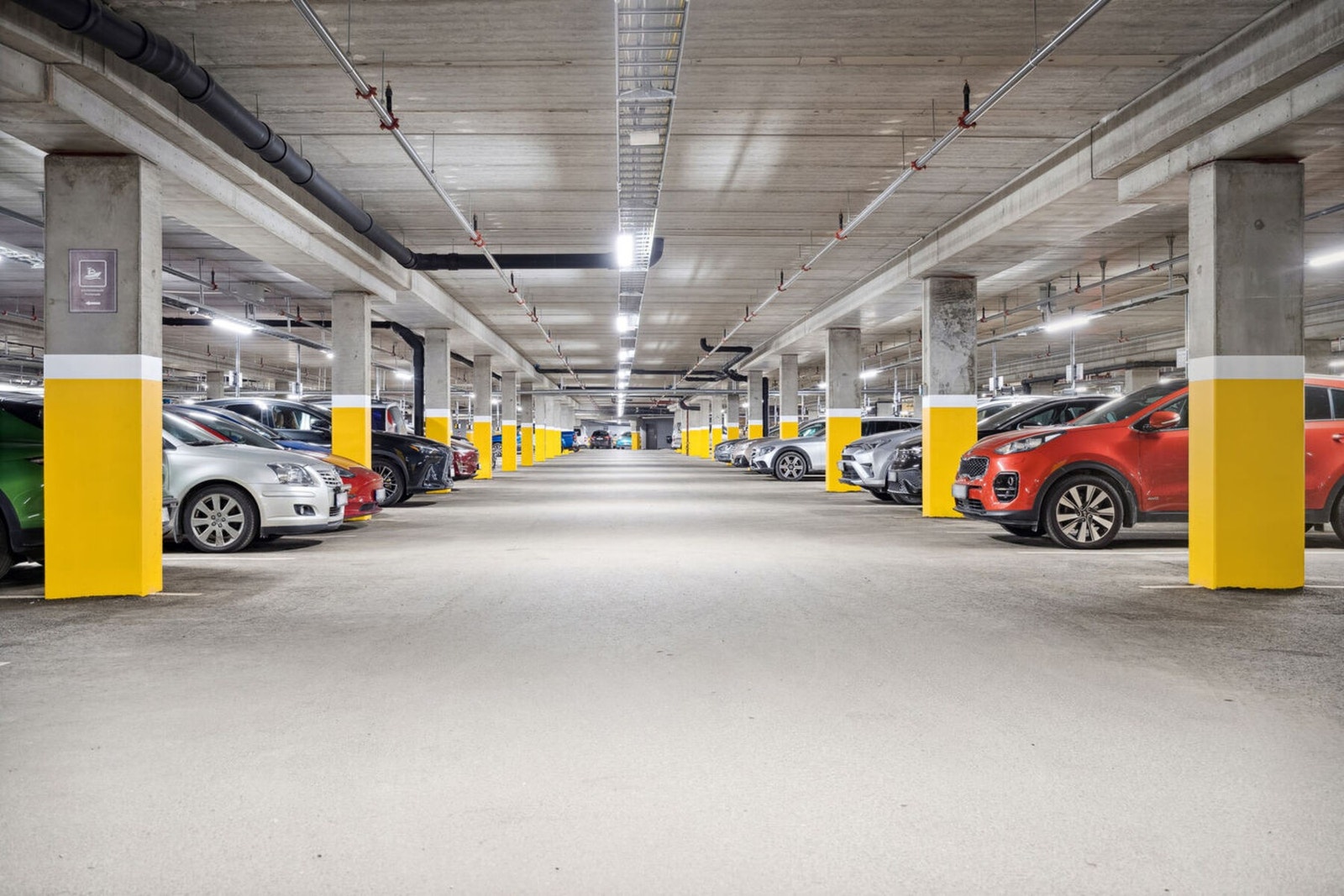 Det medfølger ikke parkering. Det er et avgiftsbelagt garasjeanlegg, hvor besøkende kan parkere. Galleribilde