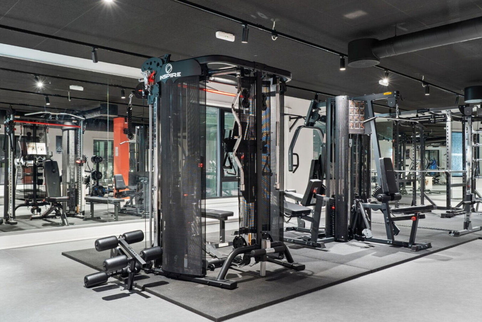 Her finner du et treningsrom på ca. 250 kvm, som har det meste av utstyr. Her er det også airhockey og bordtennis. Galleribilde