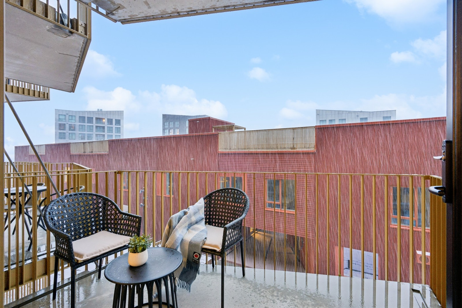 Verandaen er et uteområde som innbyr til å nyte livet ute, med solgang som setter prikken over i-en. Galleribilde