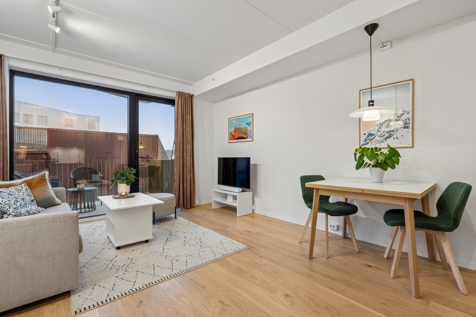 Her får du et hjem hvor sonene flyter sømløst sammen, og hvor det er lett å innrede etter egne behov. Galleribilde