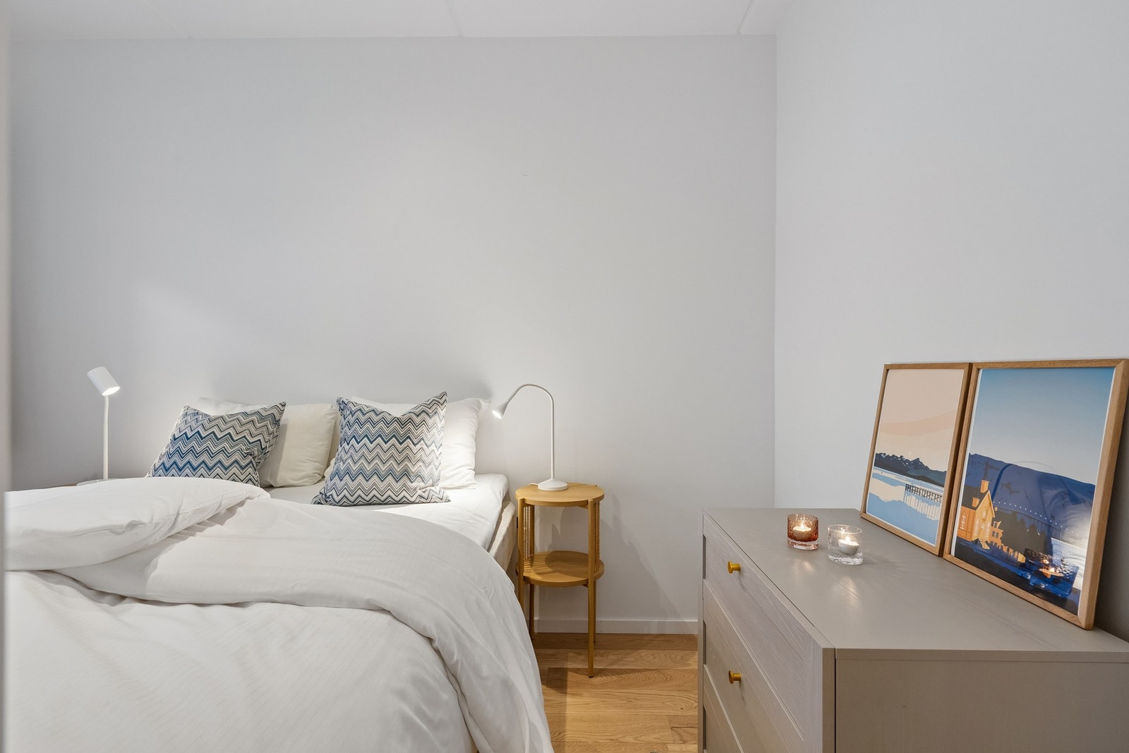 De rolige fargene og gode lysforholdene gir en avslappende atmosfære, som gjør det enkelt å finne roen. Galleribilde