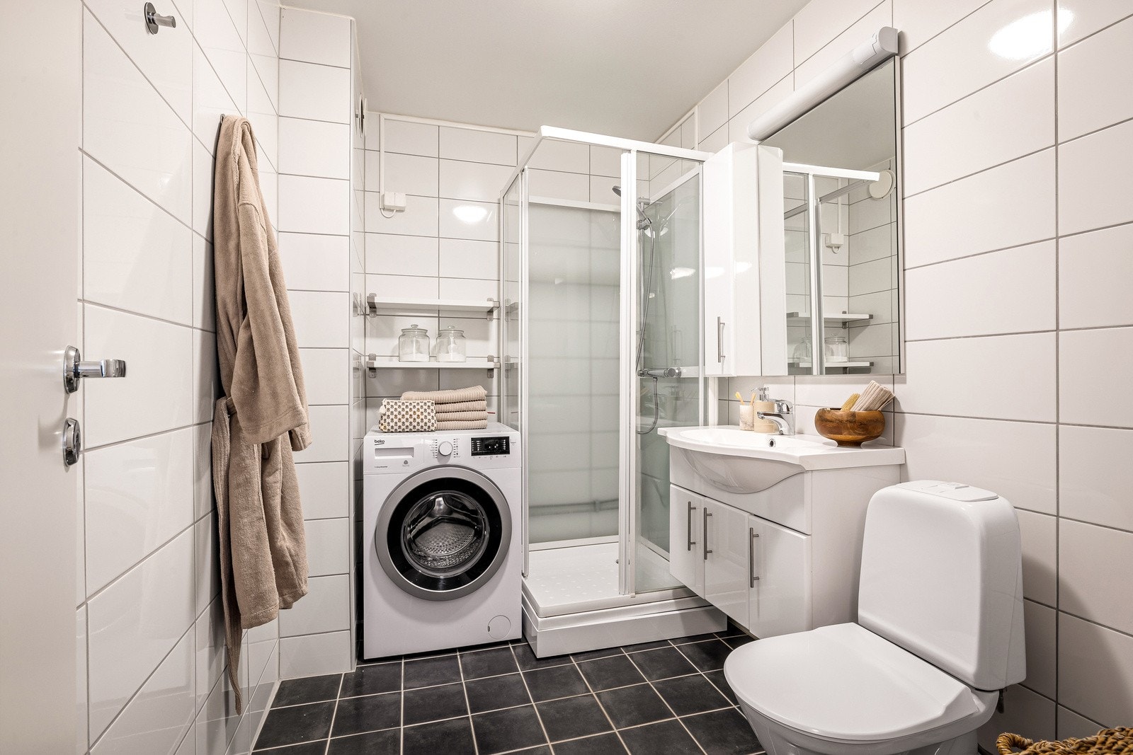 Helfliset bad med varme i gulvet Galleribilde