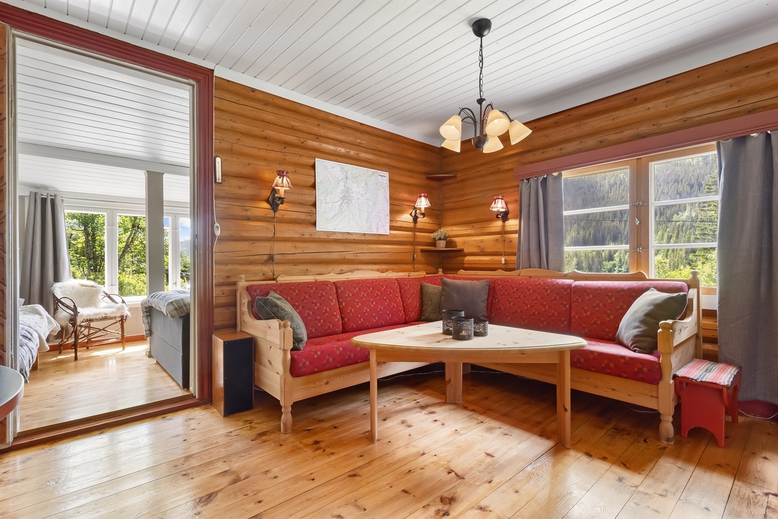 Sjarmerende og originale tømmervegger. Galleribilde