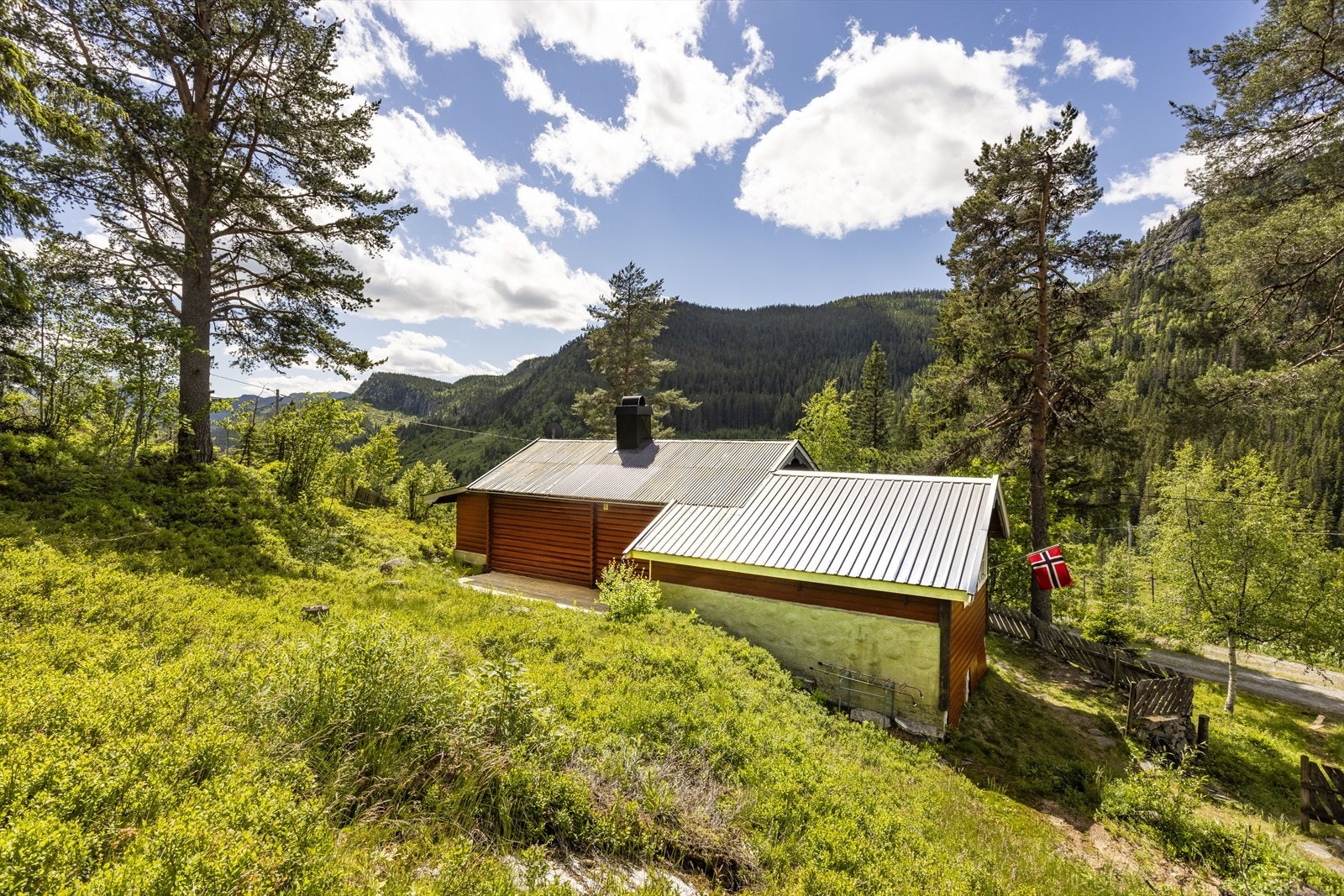 Det er kort vei til skitrekk, oppkjørte skiløyper og området har tilrettelagt turområder med fine naturopplevelser. Galleribilde