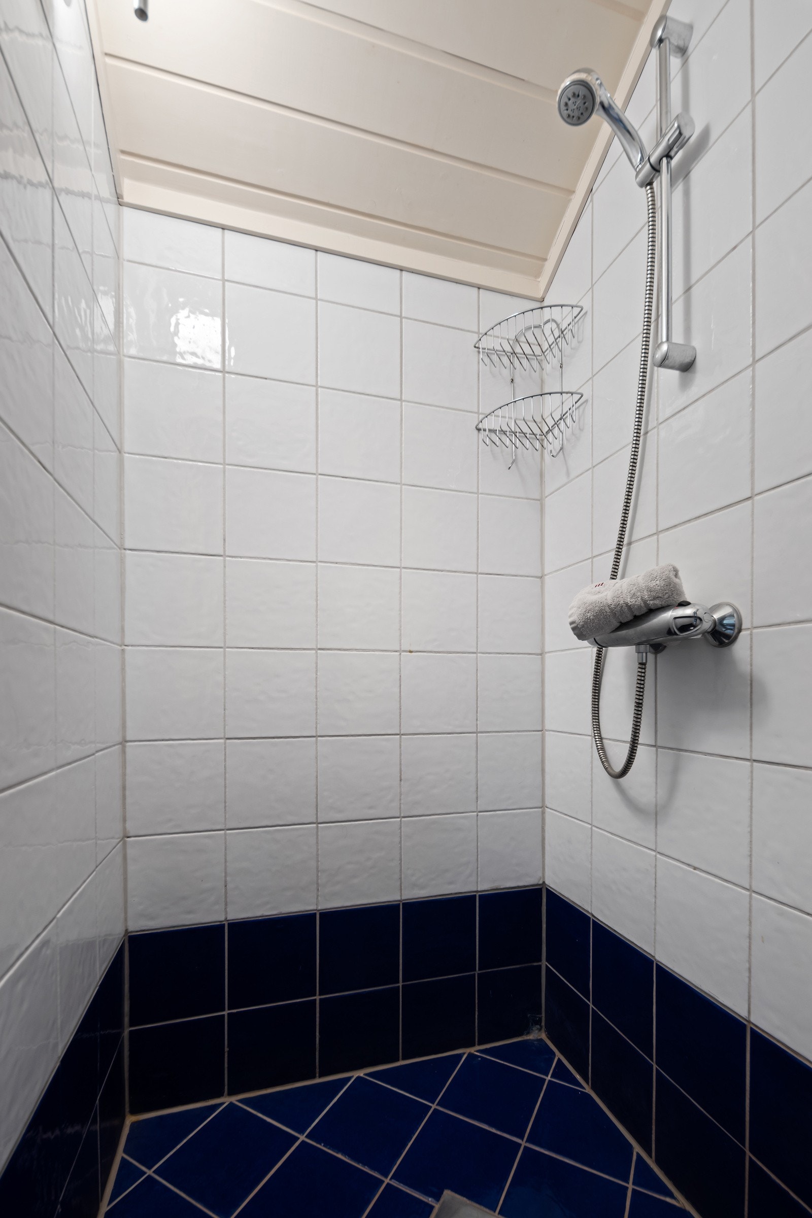 Dusjrom i loftsetasjen Galleribilde