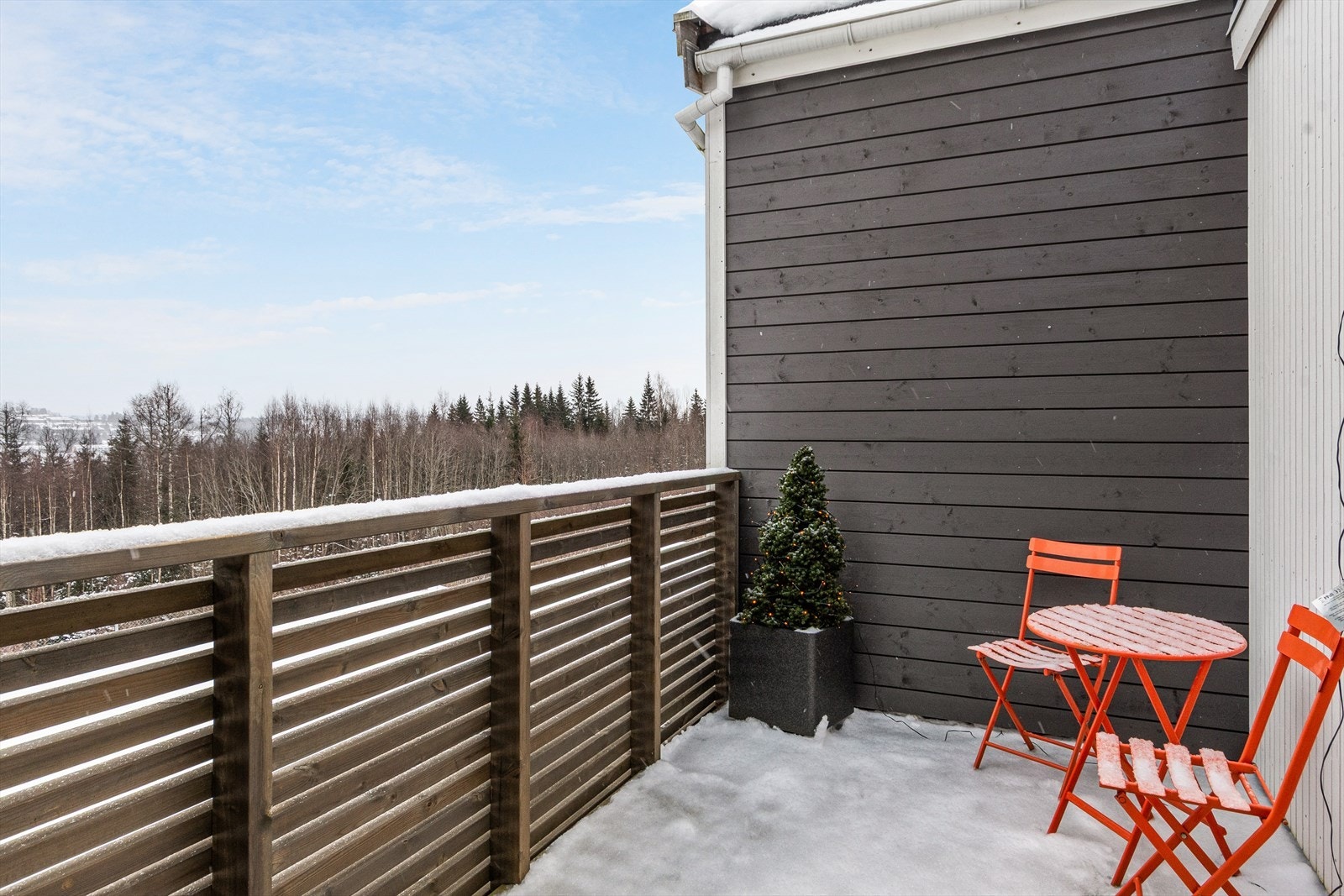 Koselig balkong med utgang fra stuen ! Galleribilde