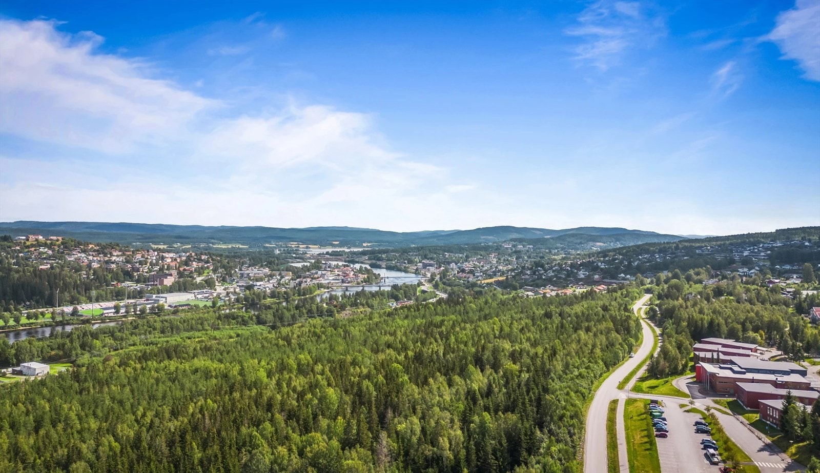 Marikollen er et populært område å bosette seg i - her er det kort vei til skole og barnehage, samt flotte turområder rett bak husene! Galleribilde
