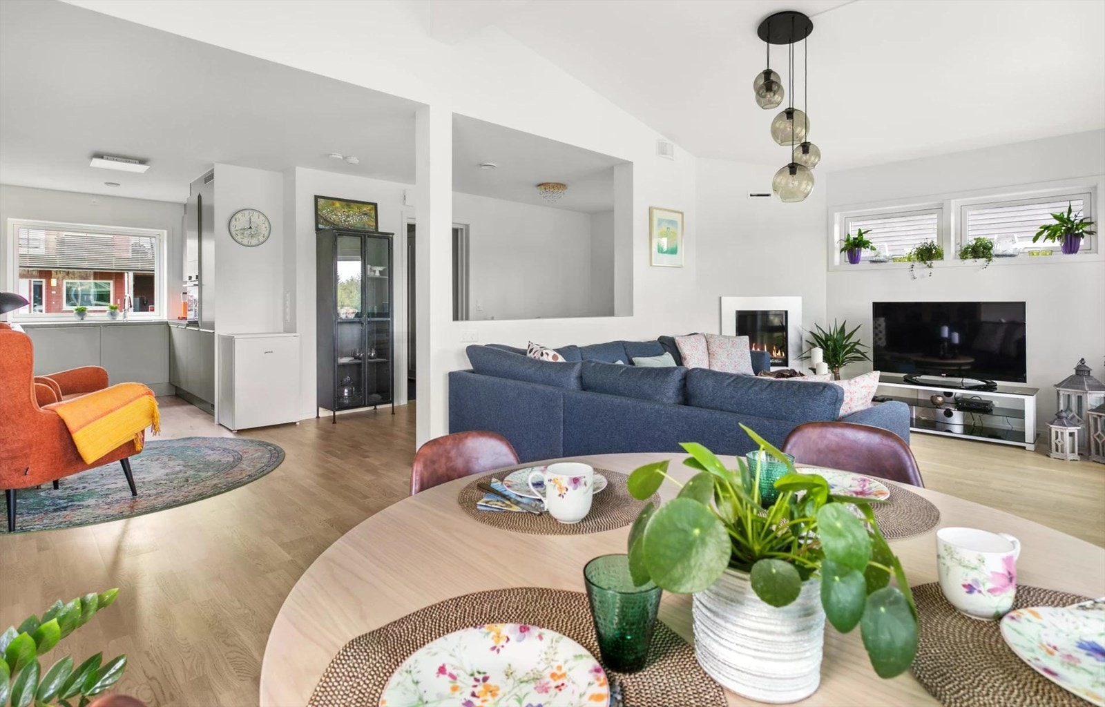 The living room - sosial og fin planløsning ! Galleribilde