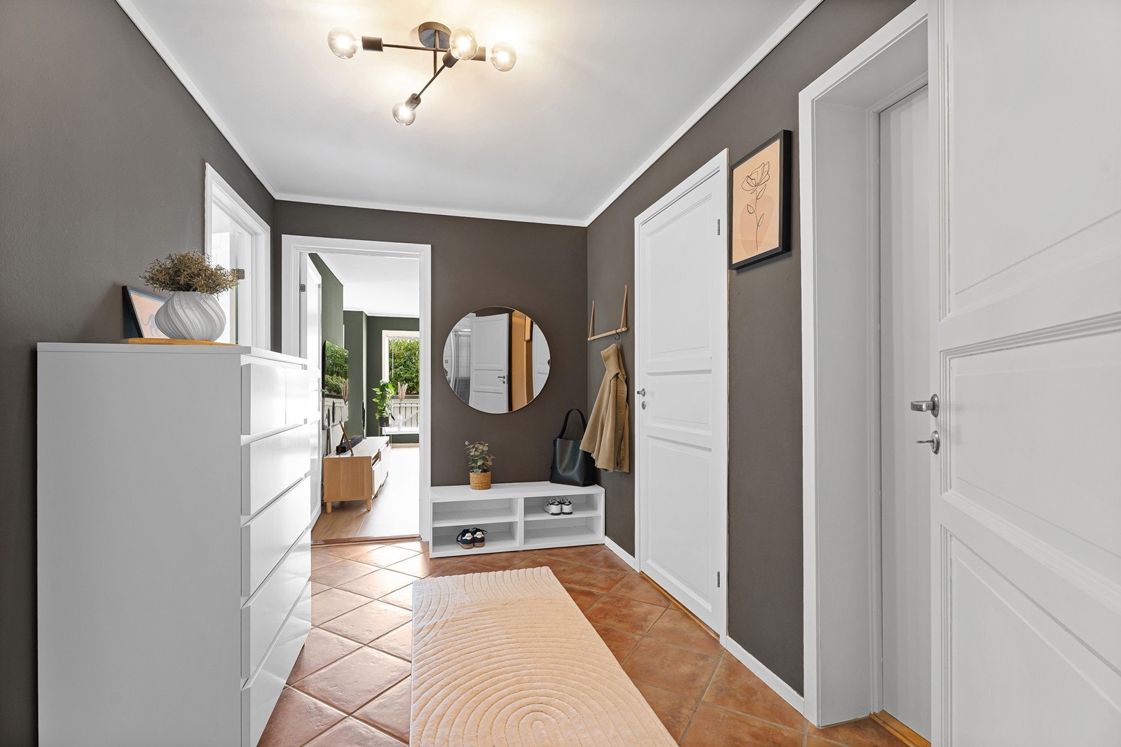 Innbydende entré med god plass Galleribilde