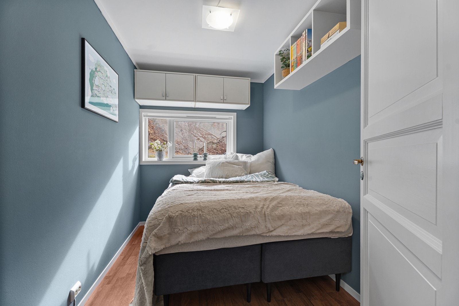 Lyst og trivelig soverom Galleribilde