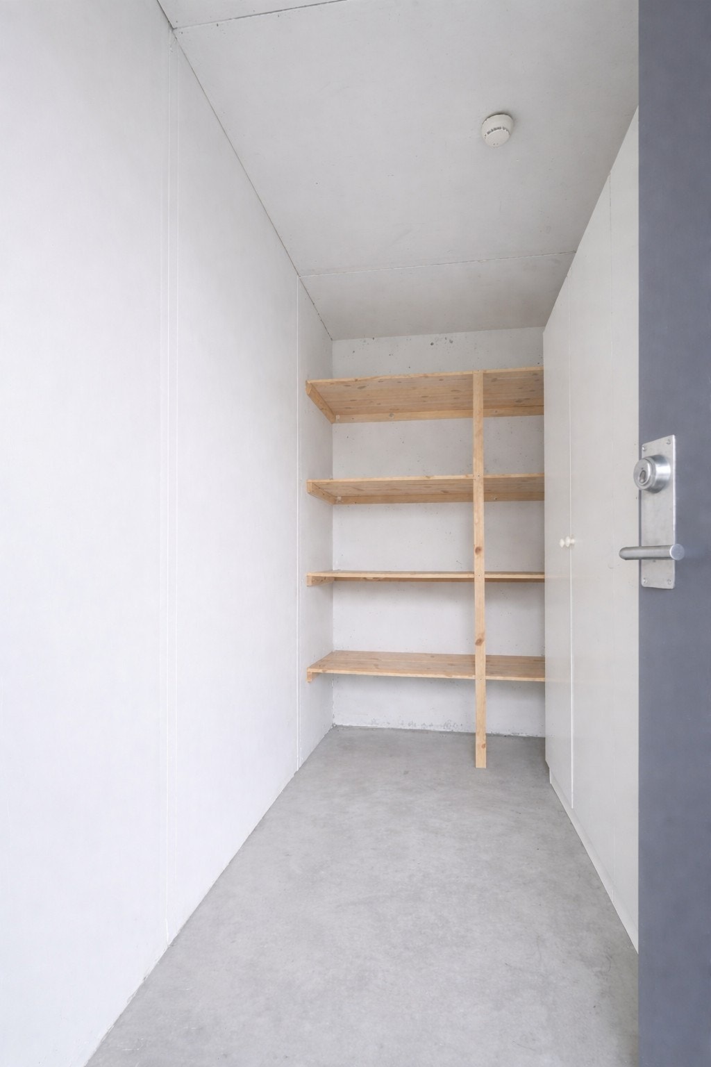 I tillegg følgjer det med ei sportsbod på ca. 5 m² i same etasje, med utvendig tilkomst like ved inngangen til leiligheta. Galleribilde