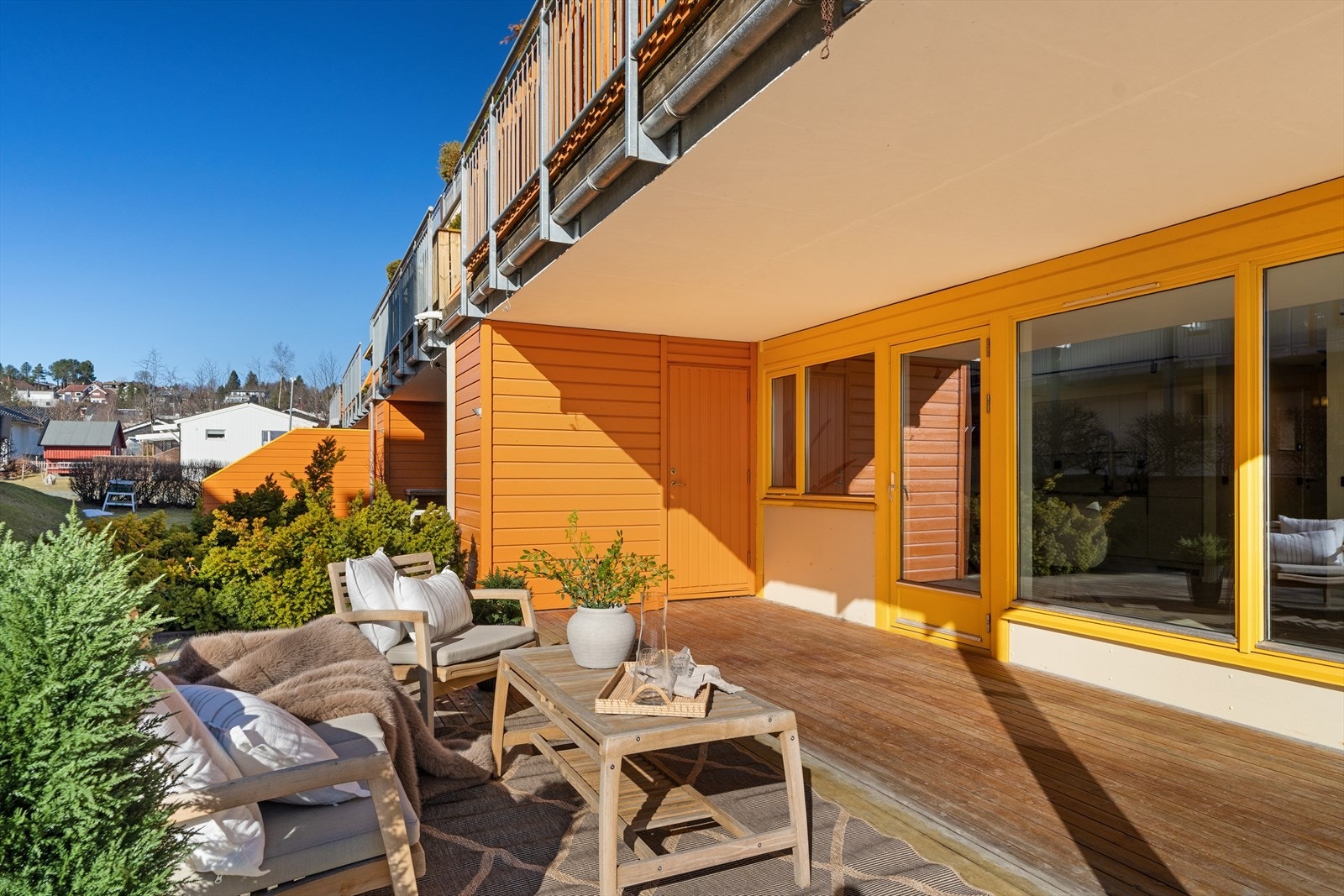 Det medfølger en utvendig bod ved terrasse og i tillegg en kjellerbod. Galleribilde