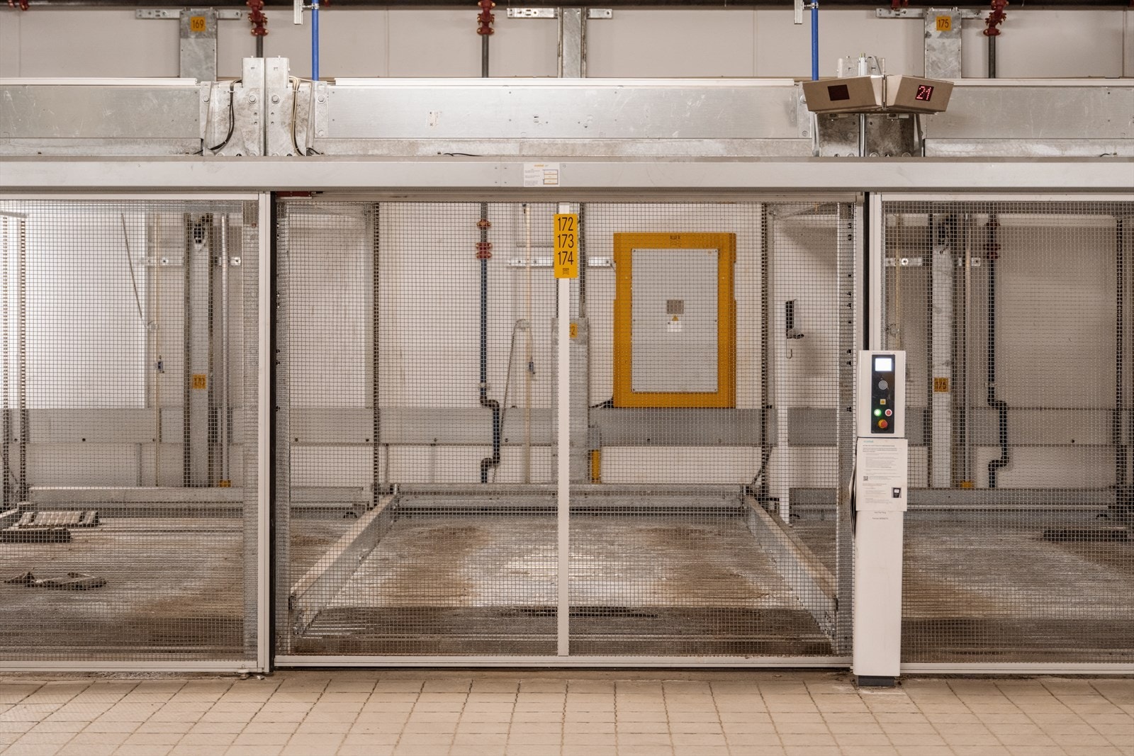 Leiligheten disponerer garasjeplass i felles anlegg med systemheis. Plass nr. 174 i systemheis. Galleribilde