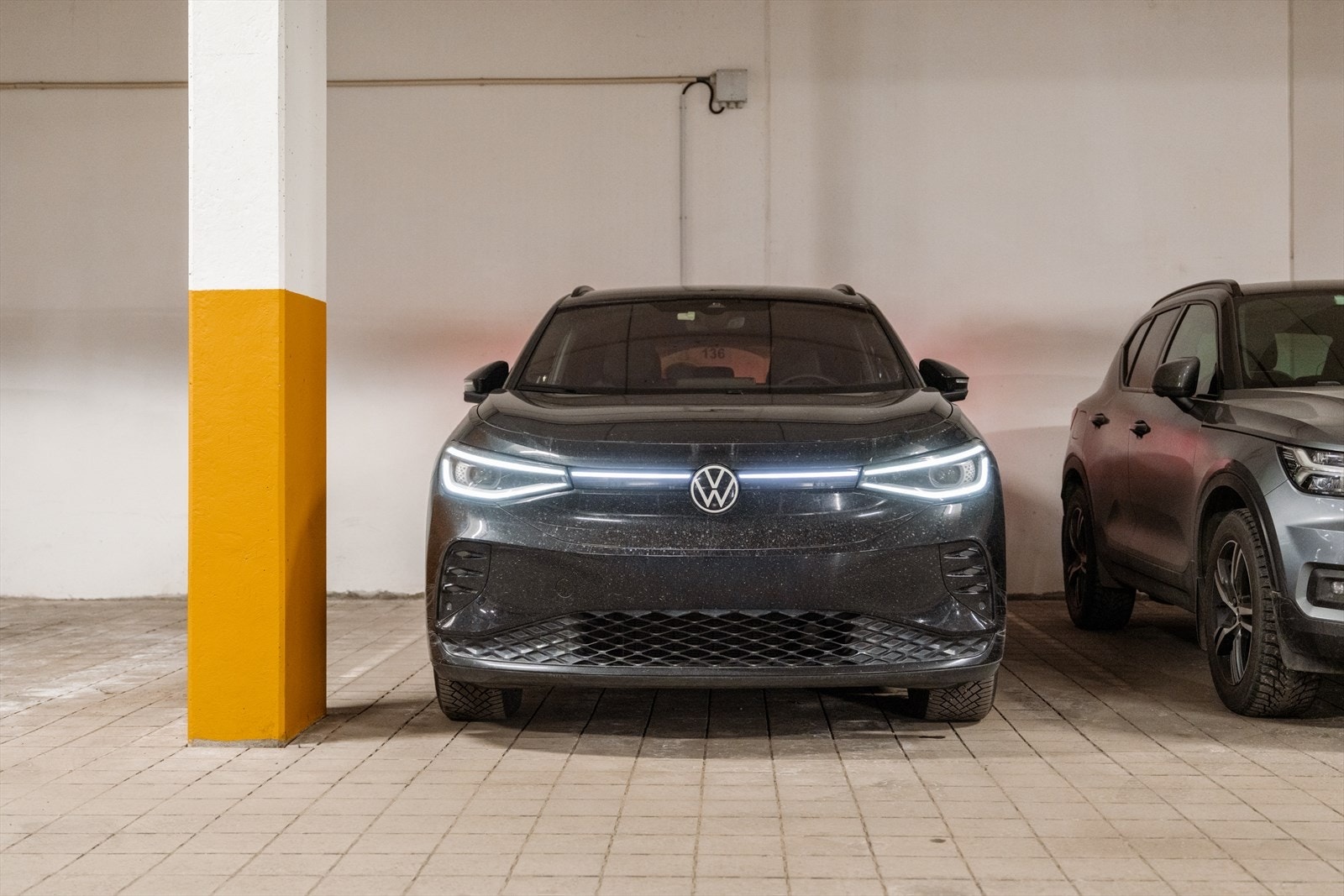 Det er mulighet for kjøp av en ekstra plass med elbil-lader. Garasjeplass nr. 136. Galleribilde