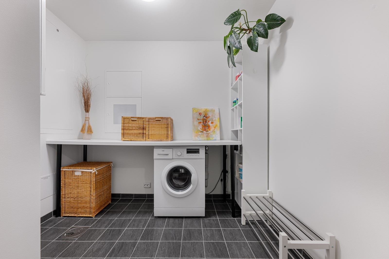 Teknisk rom/vaskerom av god størrelse. Galleribilde