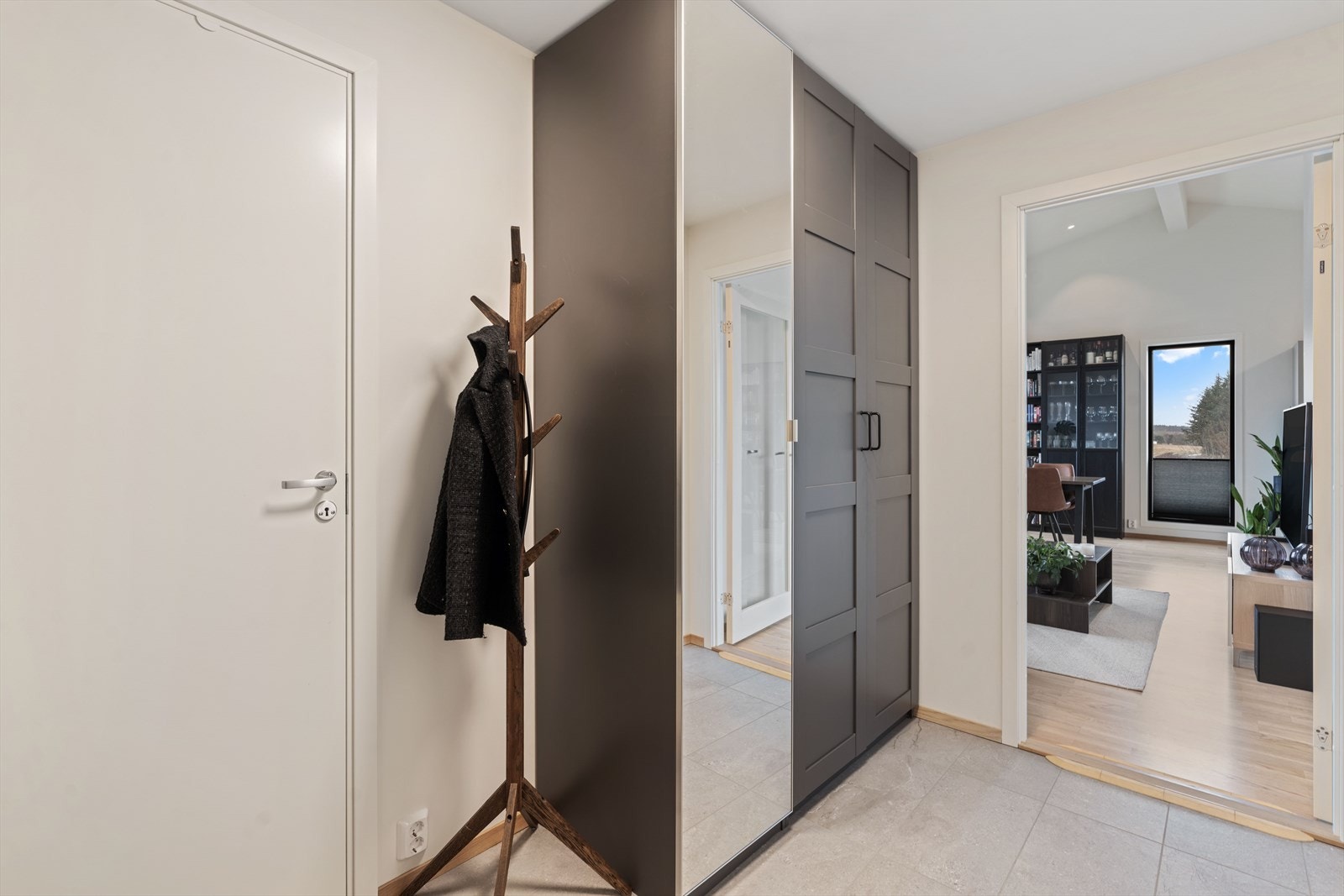 Entré med garderobe Galleribilde