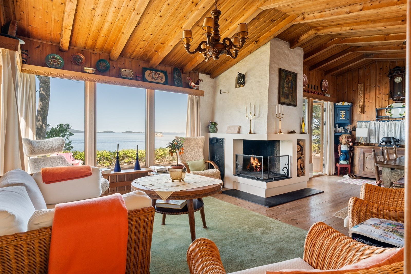 Stuen er på ca. 27 kvm. Med hytten følger alt av innbo med unntak av personlige eiendeler. Galleribilde