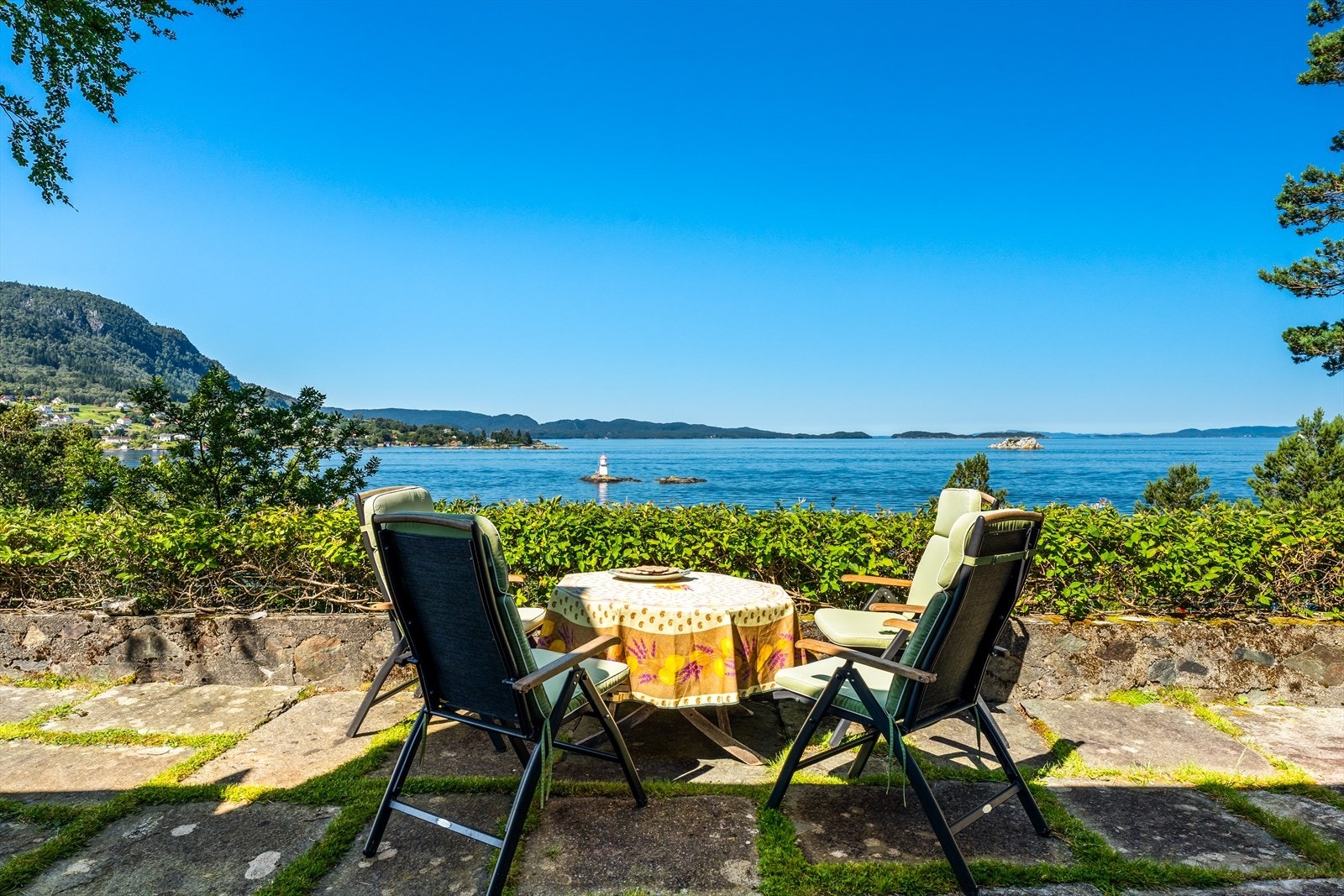 Her kan du nyte koselig måltider med en fantastisk utsikt over Bjørnafjorden. Galleribilde