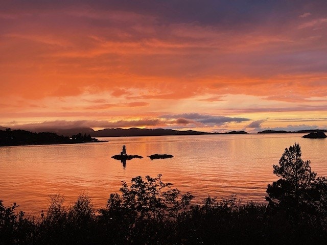 Nydelig solnedgang tatt av selger. Galleribilde