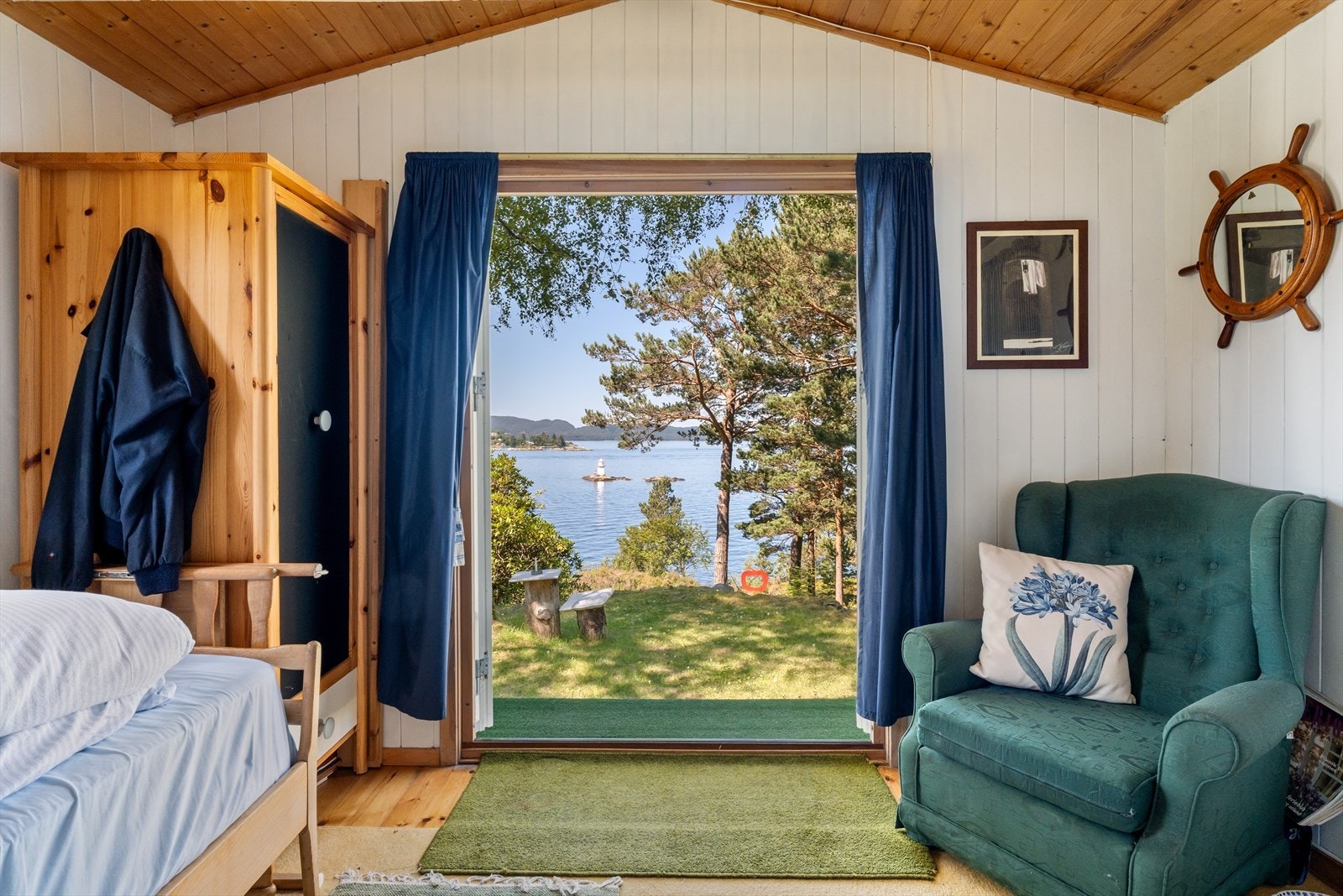 Fra annekset våkner du opp til en nydelig sjøutsikt. Galleribilde