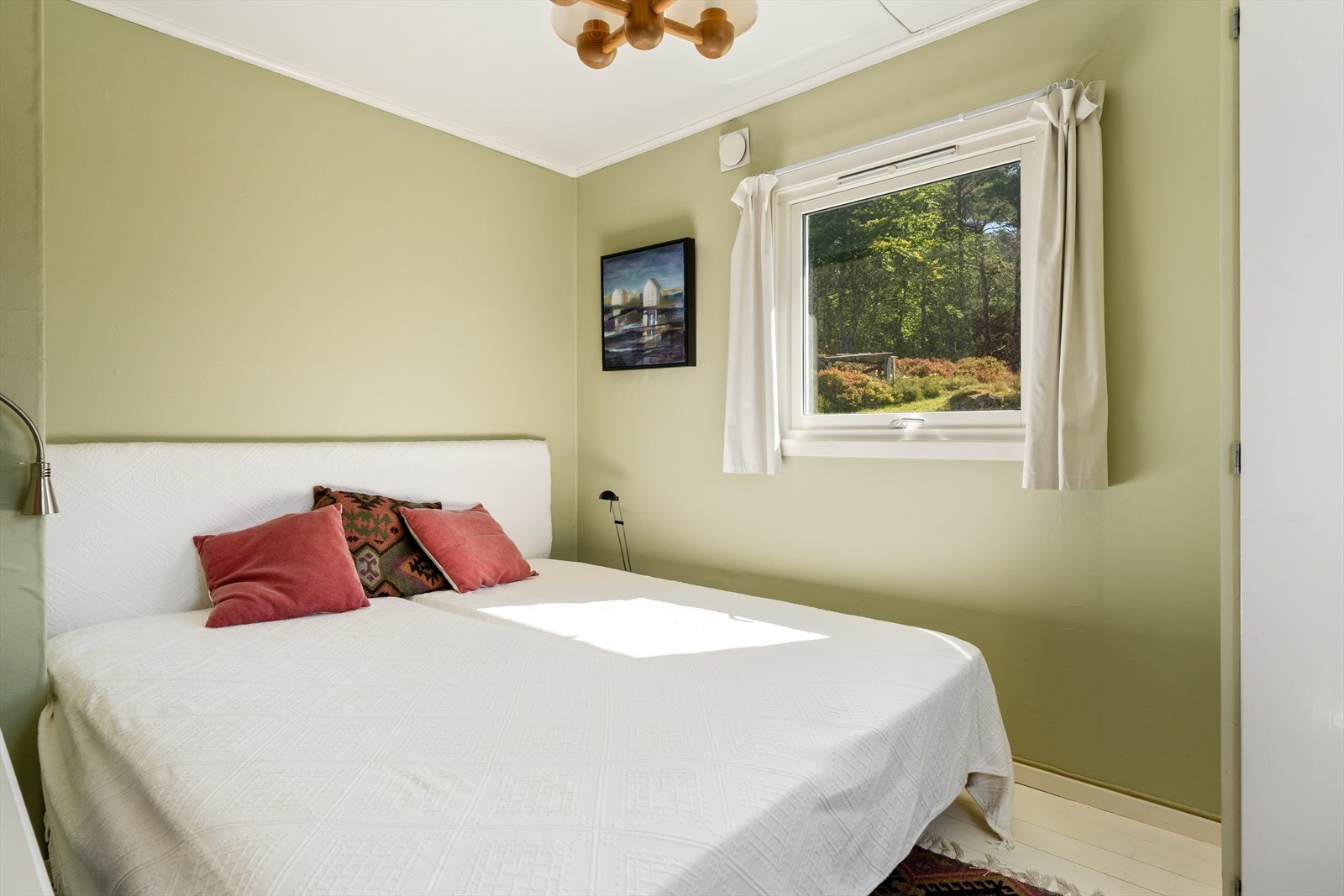 Hyttens to største soverom er på henholdsvis 8,2 kvm og 8,6 kvm. Galleribilde