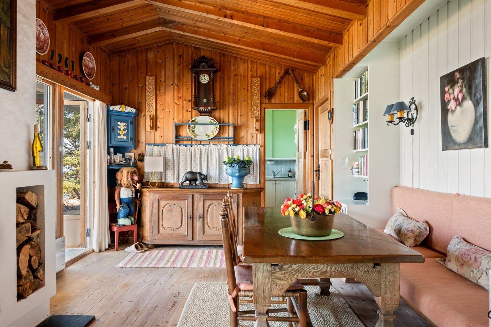 Koselig spiseplass og utgang til platting. Galleribilde