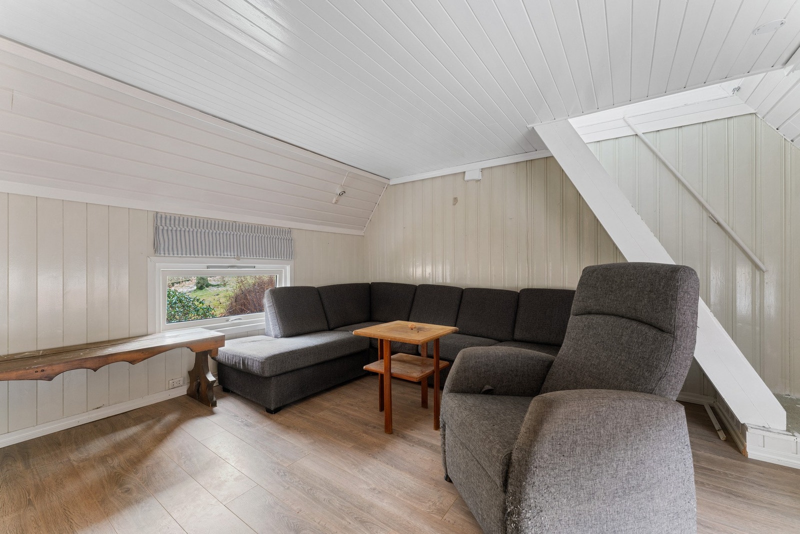 Stue i campinghytte. Galleribilde